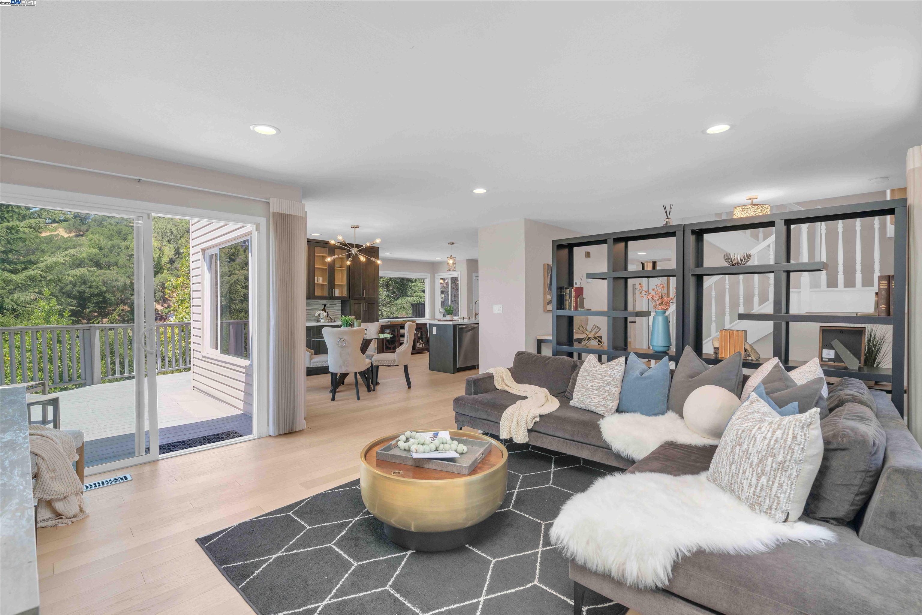 Detail Gallery Image 5 of 47 For 5582 Trailside Ct, Castro Valley,  CA 94552 - 5 Beds | 3 Baths