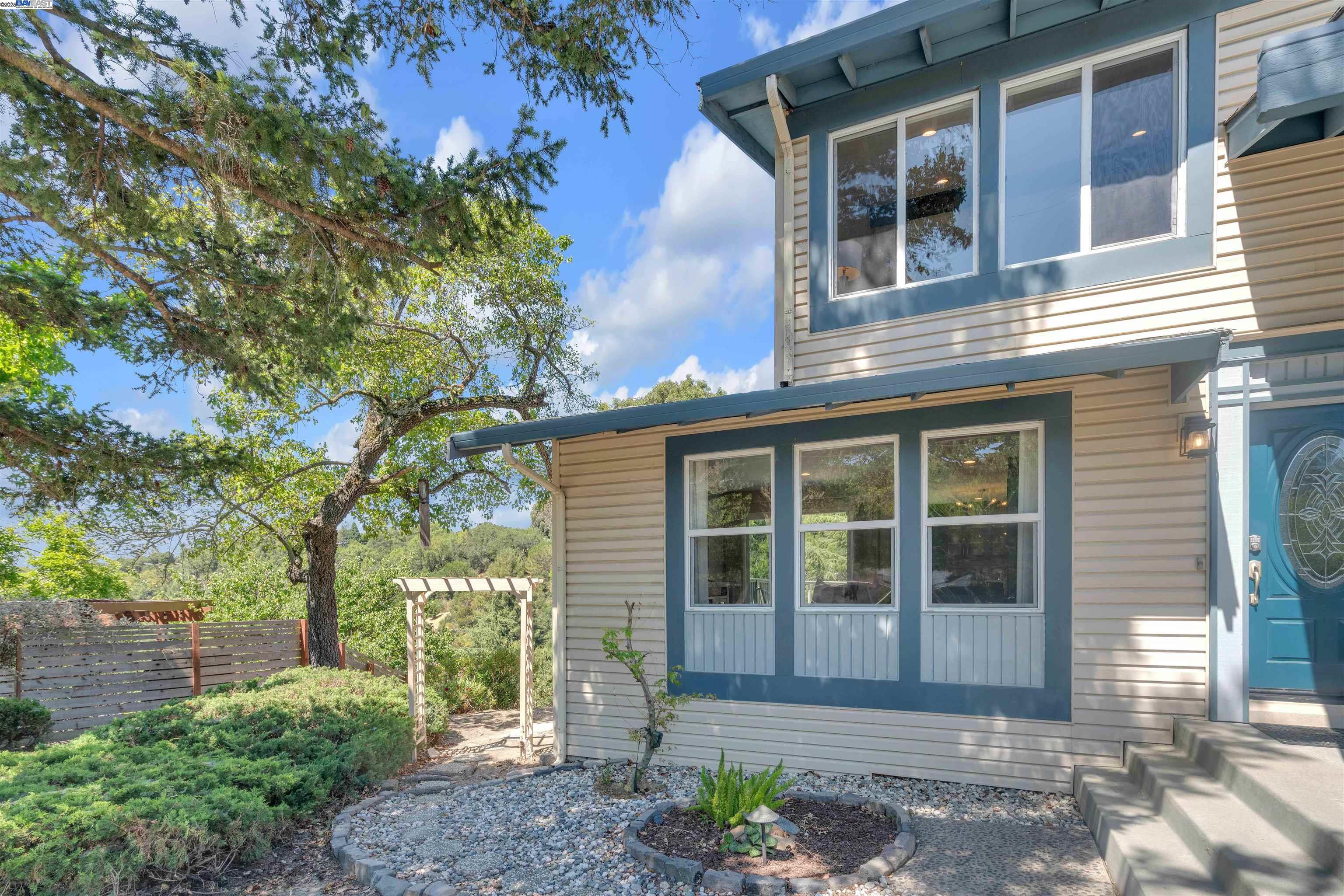 Detail Gallery Image 41 of 47 For 5582 Trailside Ct, Castro Valley,  CA 94552 - 5 Beds | 3 Baths