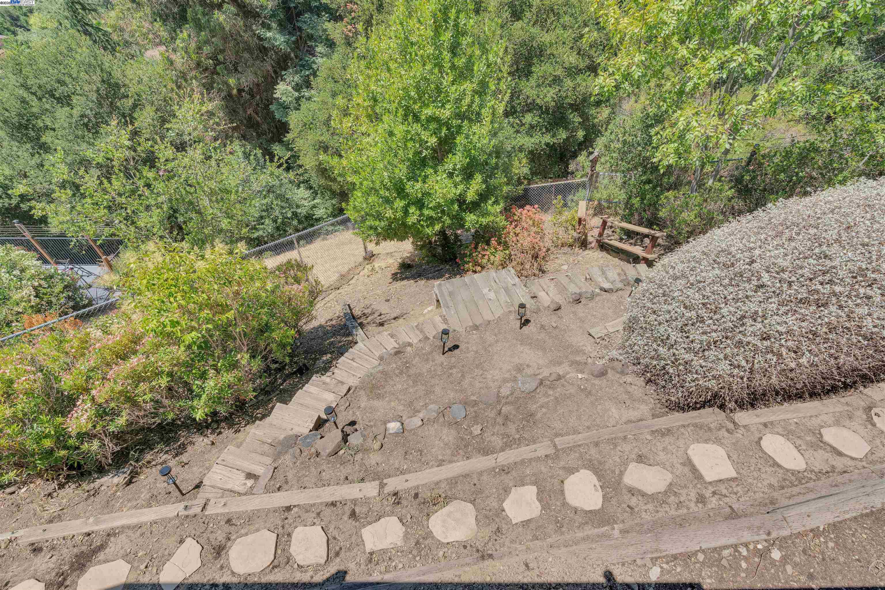 Detail Gallery Image 42 of 47 For 5582 Trailside Ct, Castro Valley,  CA 94552 - 5 Beds | 3 Baths