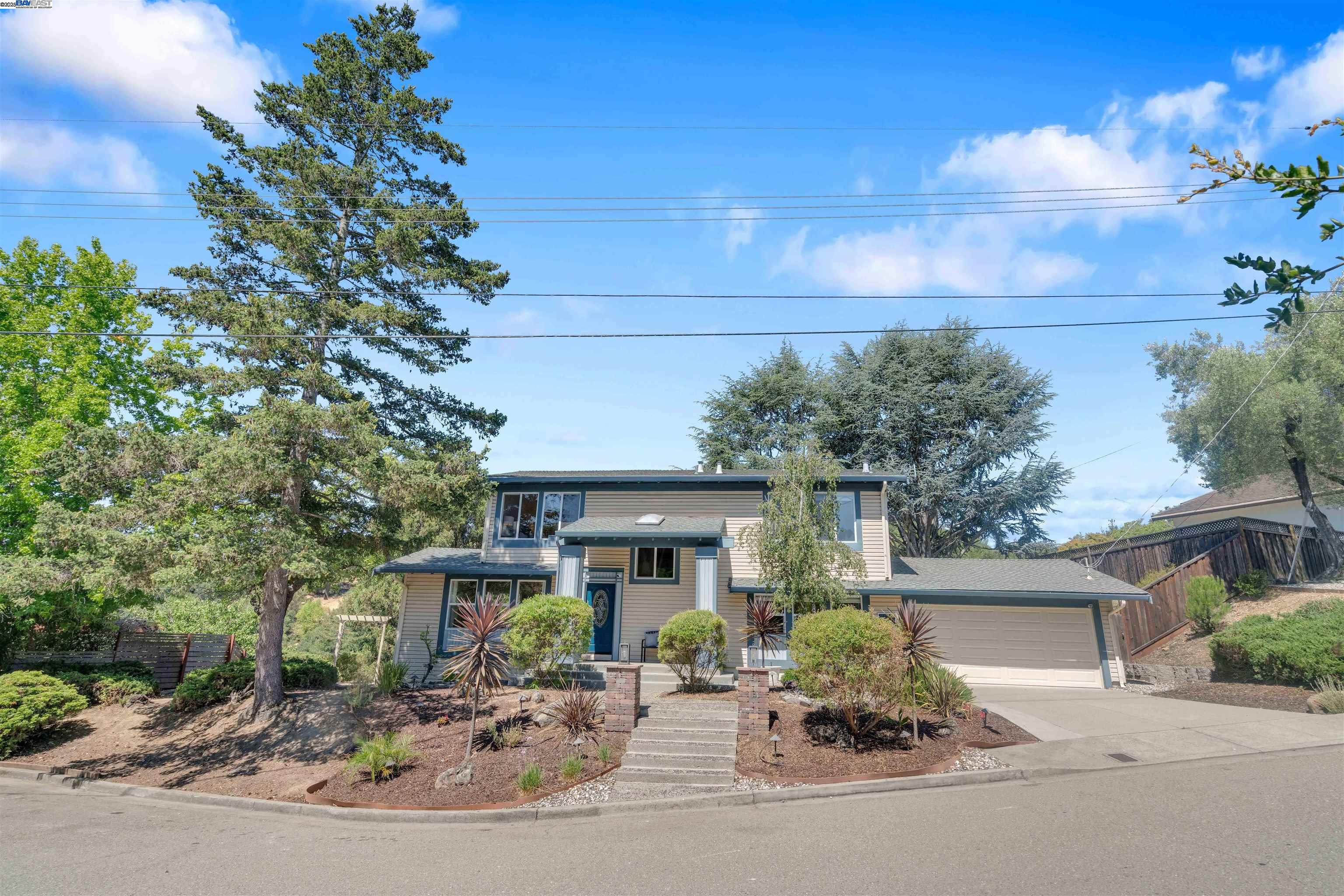 Detail Gallery Image 44 of 47 For 5582 Trailside Ct, Castro Valley,  CA 94552 - 5 Beds | 3 Baths