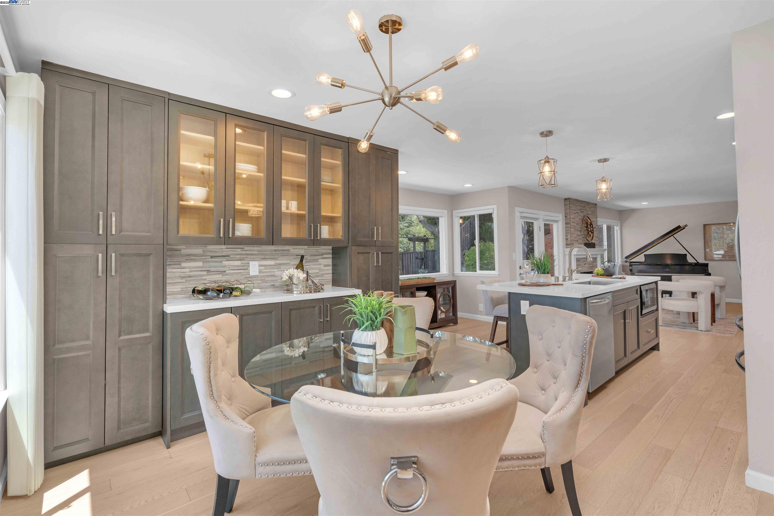 Detail Gallery Image 6 of 47 For 5582 Trailside Ct, Castro Valley,  CA 94552 - 5 Beds | 3 Baths