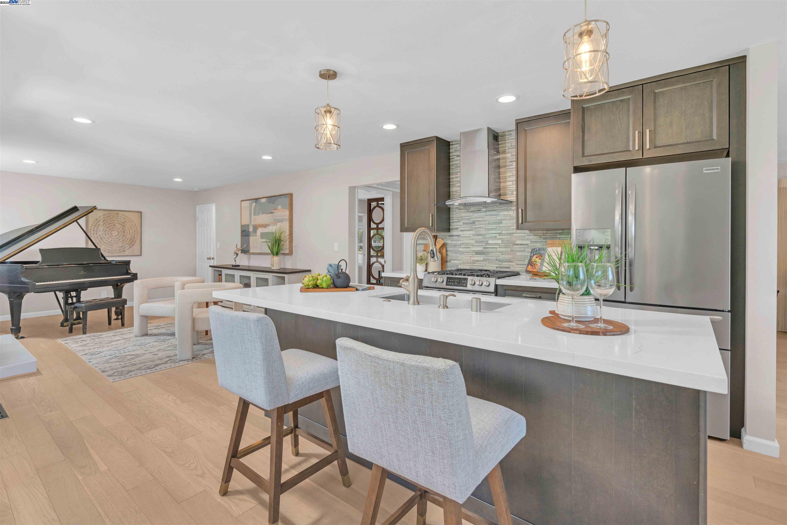 Detail Gallery Image 9 of 47 For 5582 Trailside Ct, Castro Valley,  CA 94552 - 5 Beds | 3 Baths