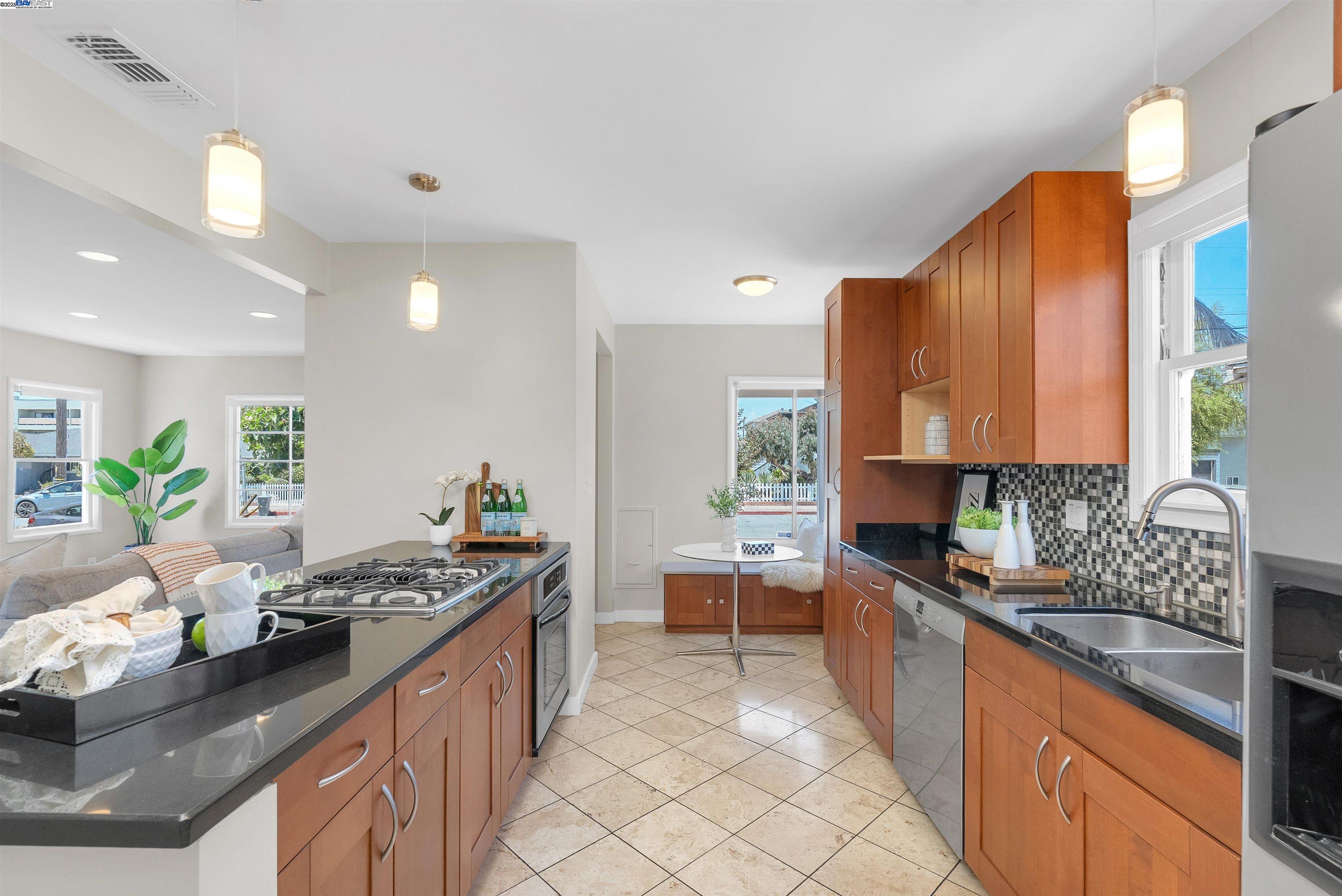 Detail Gallery Image 12 of 39 For 401 Dolores Ave, San Leandro,  CA 94577 - 2 Beds | 1 Baths