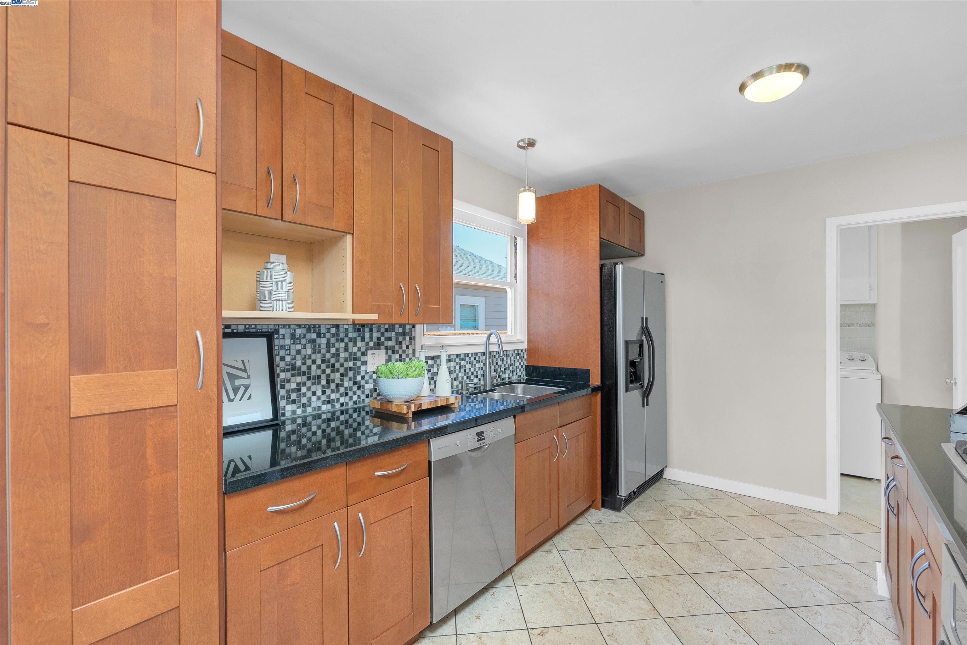 Detail Gallery Image 13 of 39 For 401 Dolores Ave, San Leandro,  CA 94577 - 2 Beds | 1 Baths