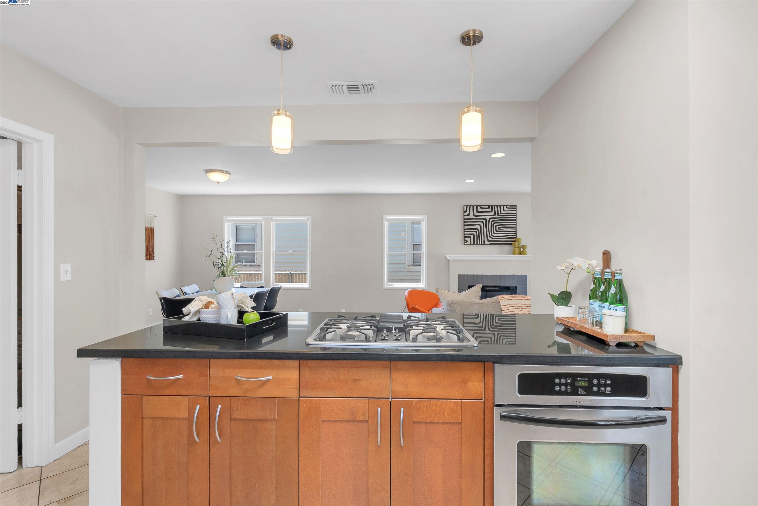 Detail Gallery Image 14 of 39 For 401 Dolores Ave, San Leandro,  CA 94577 - 2 Beds | 1 Baths