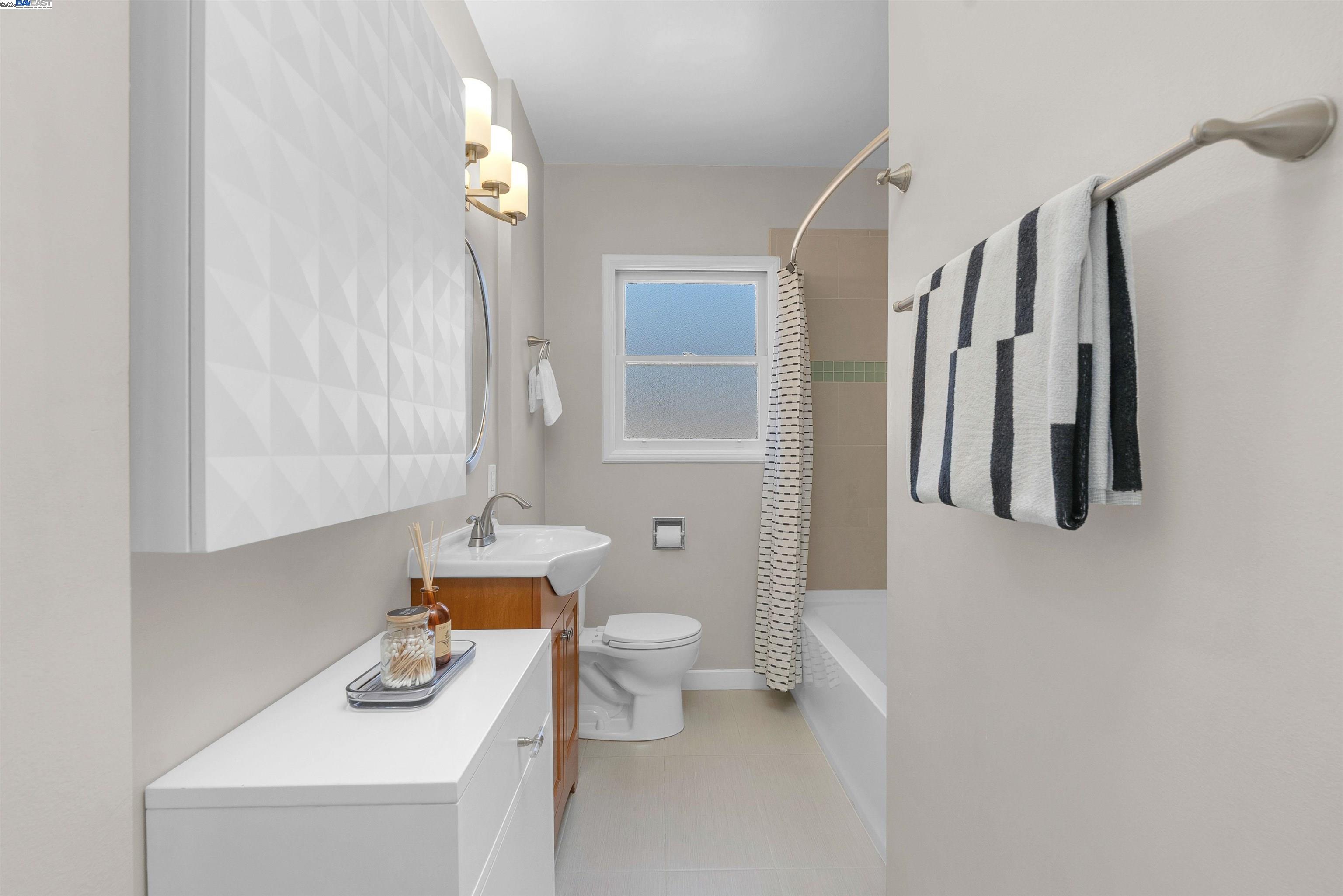 Detail Gallery Image 19 of 39 For 401 Dolores Ave, San Leandro,  CA 94577 - 2 Beds | 1 Baths