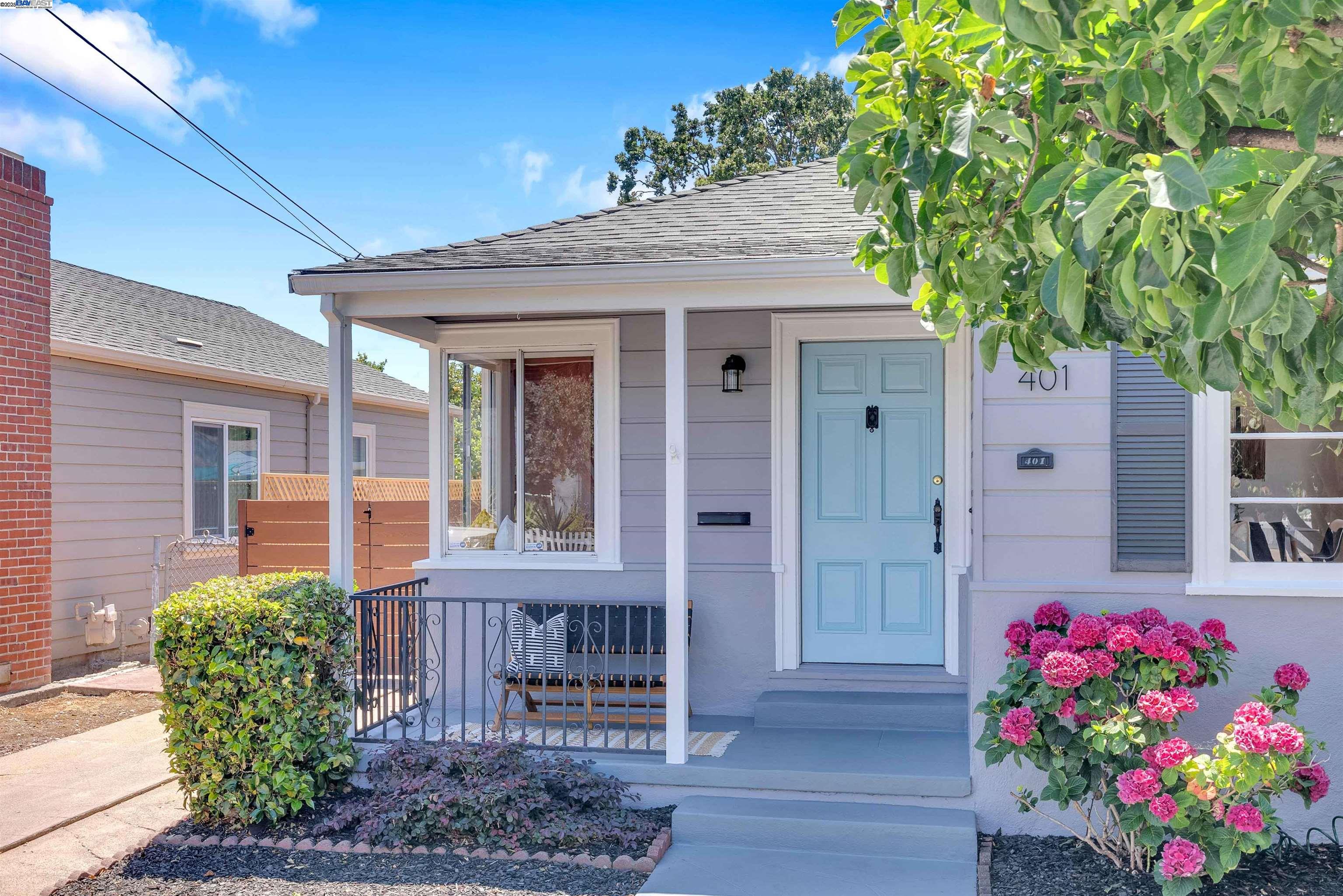 Detail Gallery Image 3 of 39 For 401 Dolores Ave, San Leandro,  CA 94577 - 2 Beds | 1 Baths