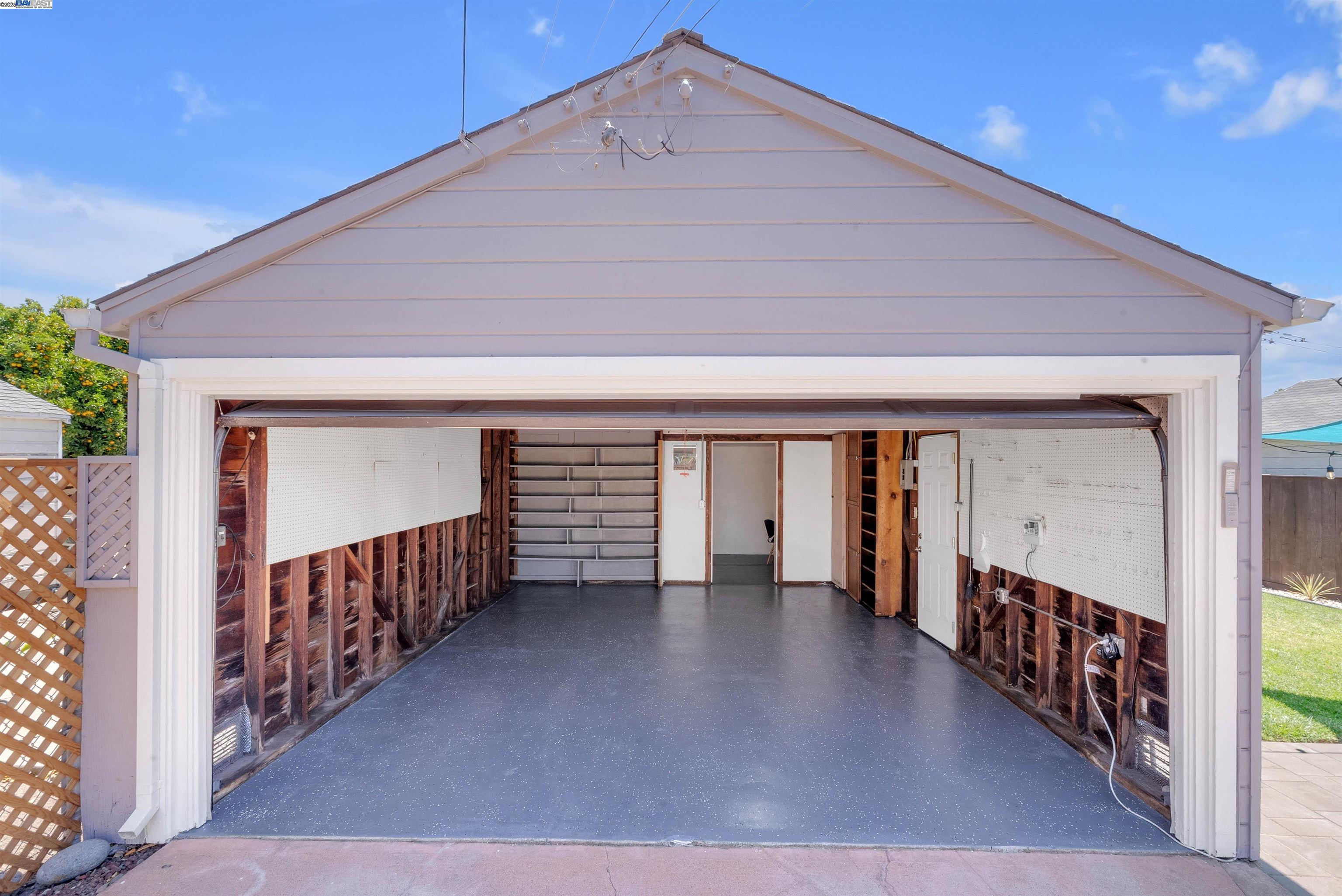 Detail Gallery Image 24 of 39 For 401 Dolores Ave, San Leandro,  CA 94577 - 2 Beds | 1 Baths