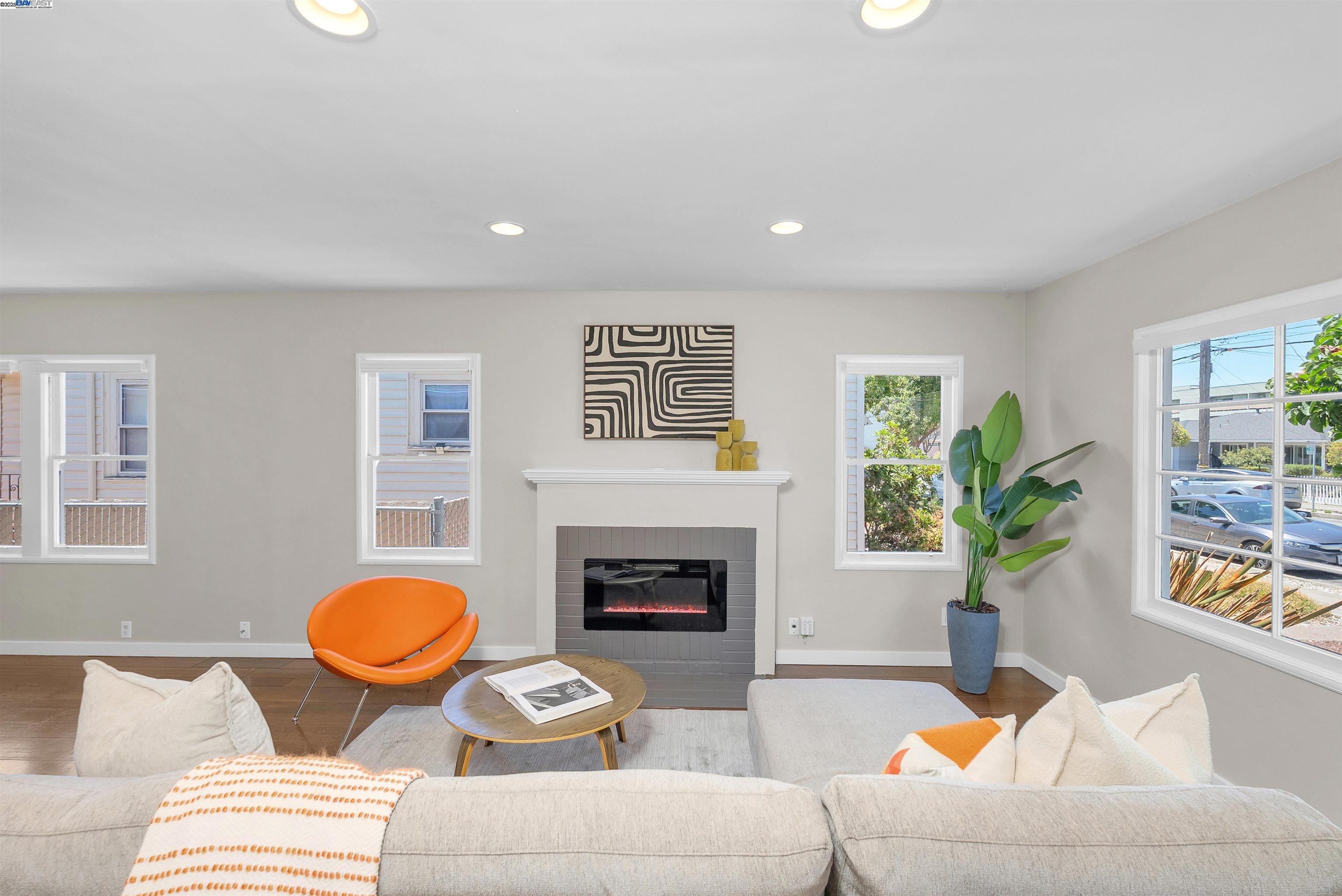 Detail Gallery Image 4 of 39 For 401 Dolores Ave, San Leandro,  CA 94577 - 2 Beds | 1 Baths