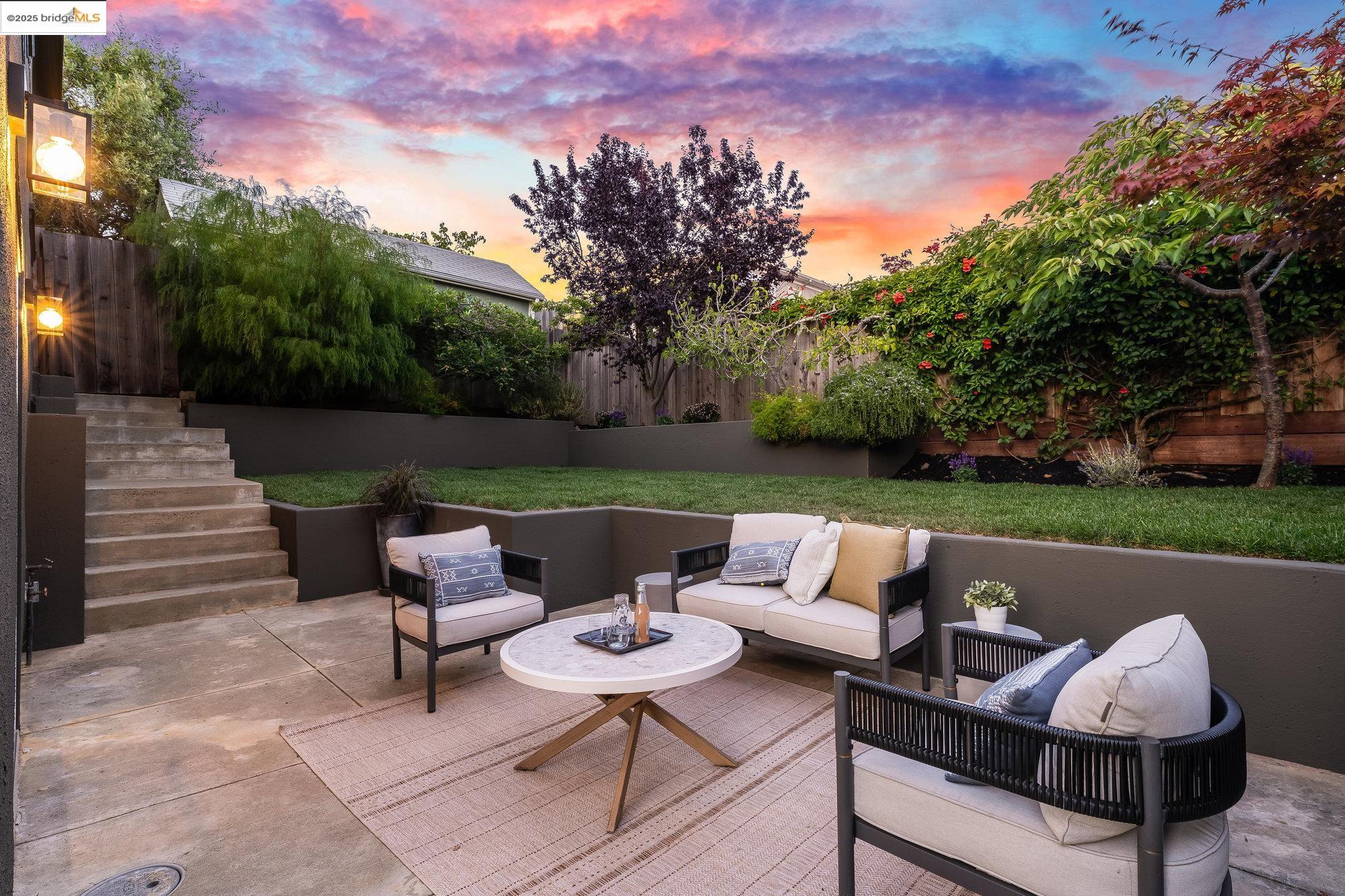 Detail Gallery Image 2 of 45 For 4626 San Sebastian Ave, Oakland,  CA 94602 - 4 Beds | 2 Baths