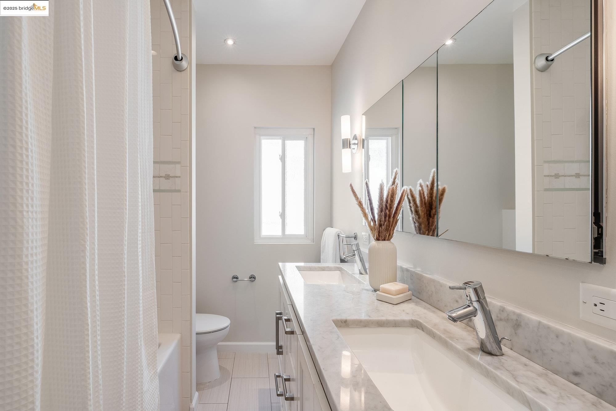 Detail Gallery Image 22 of 45 For 4626 San Sebastian Ave, Oakland,  CA 94602 - 4 Beds | 2 Baths