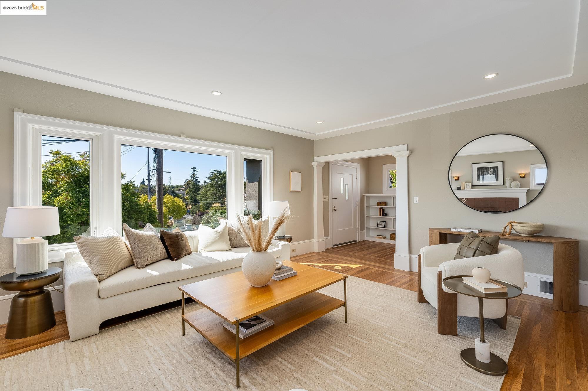 Detail Gallery Image 5 of 45 For 4626 San Sebastian Ave, Oakland,  CA 94602 - 4 Beds | 2 Baths