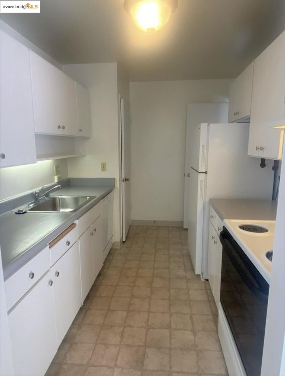 Detail Gallery Image 12 of 28 For 4 Admiral Dr #B233,  Emeryville,  CA 94608 - 1 Beds | 1 Baths