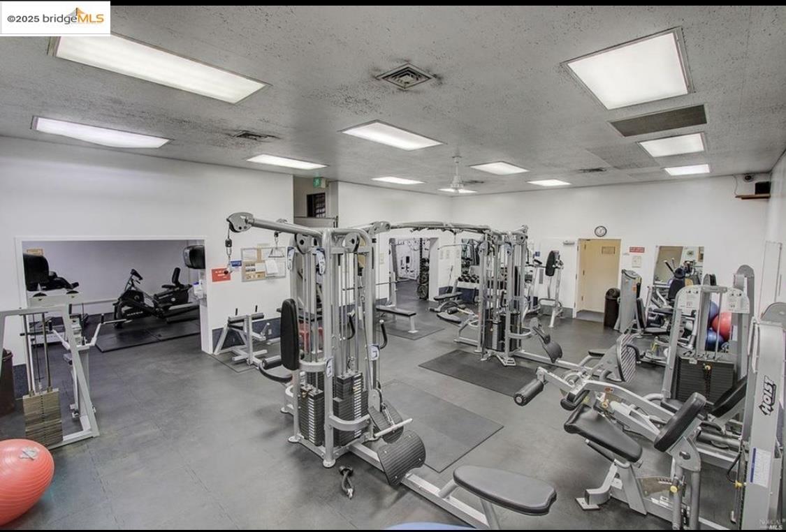 Detail Gallery Image 22 of 28 For 4 Admiral Dr #B233,  Emeryville,  CA 94608 - 1 Beds | 1 Baths
