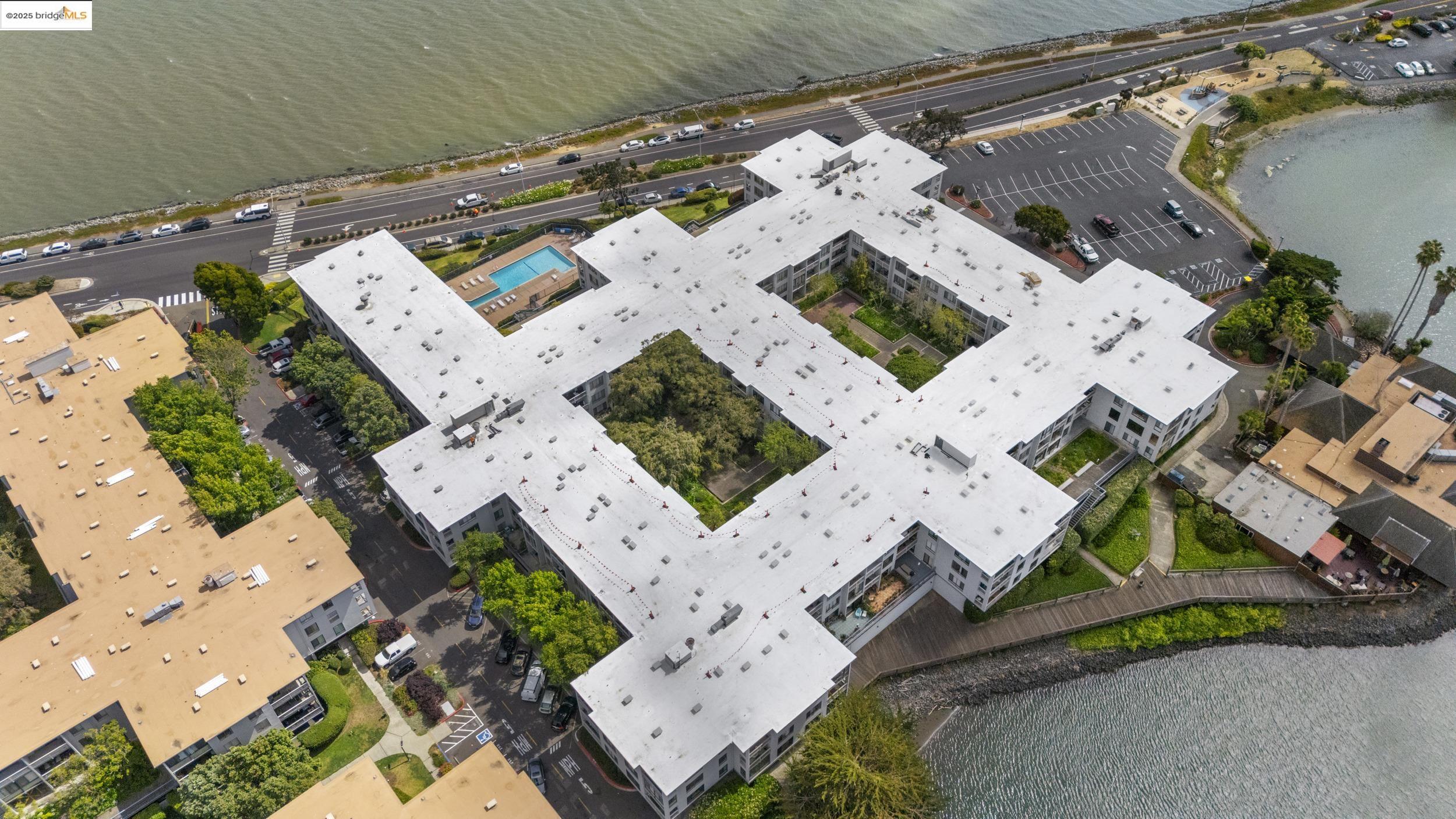 Detail Gallery Image 24 of 28 For 4 Admiral Dr #B233,  Emeryville,  CA 94608 - 1 Beds | 1 Baths