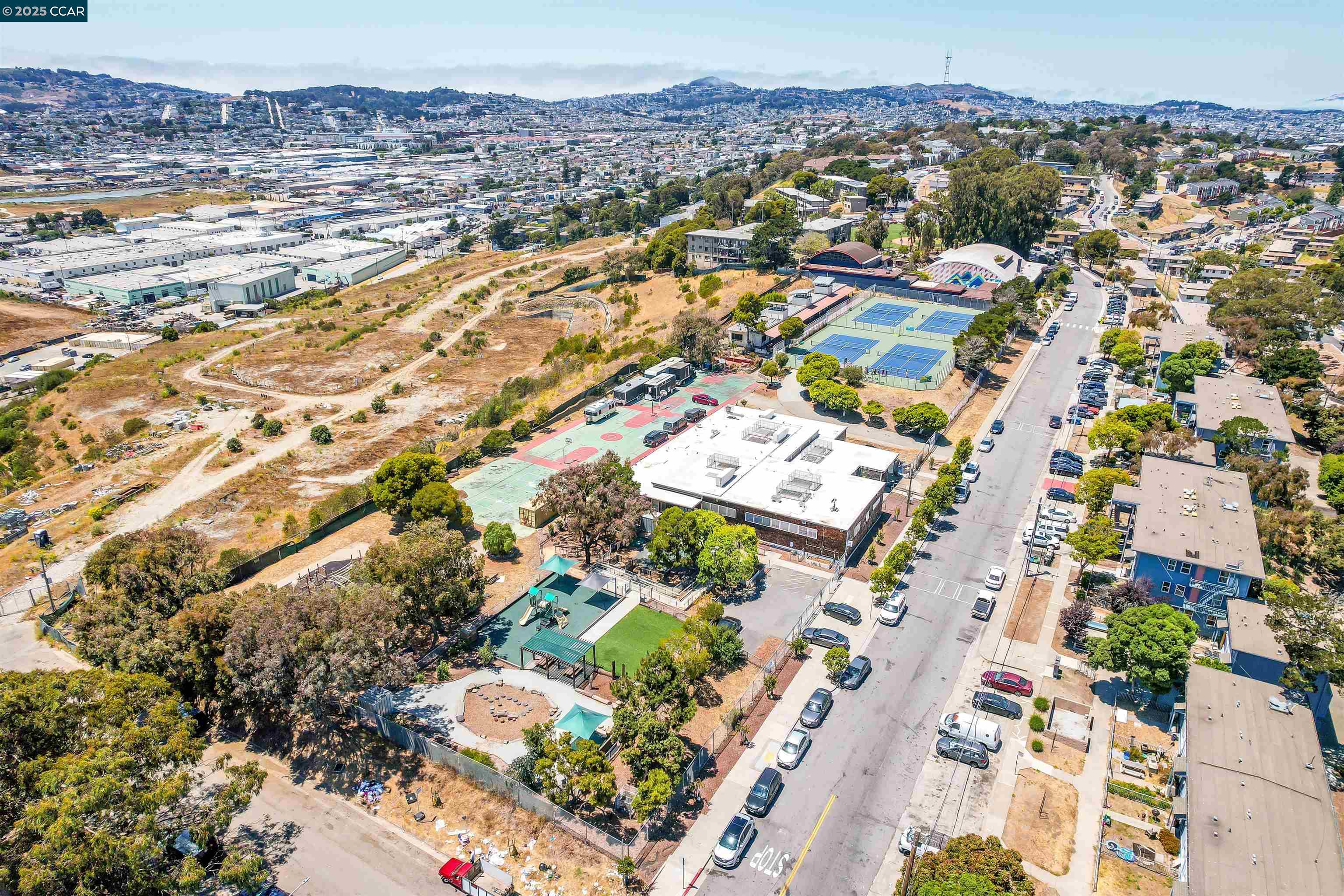 Detail Gallery Image 41 of 50 For 137 Nautilus Ct #82,  San Francisco,  CA 94124 - 3 Beds | 3 Baths