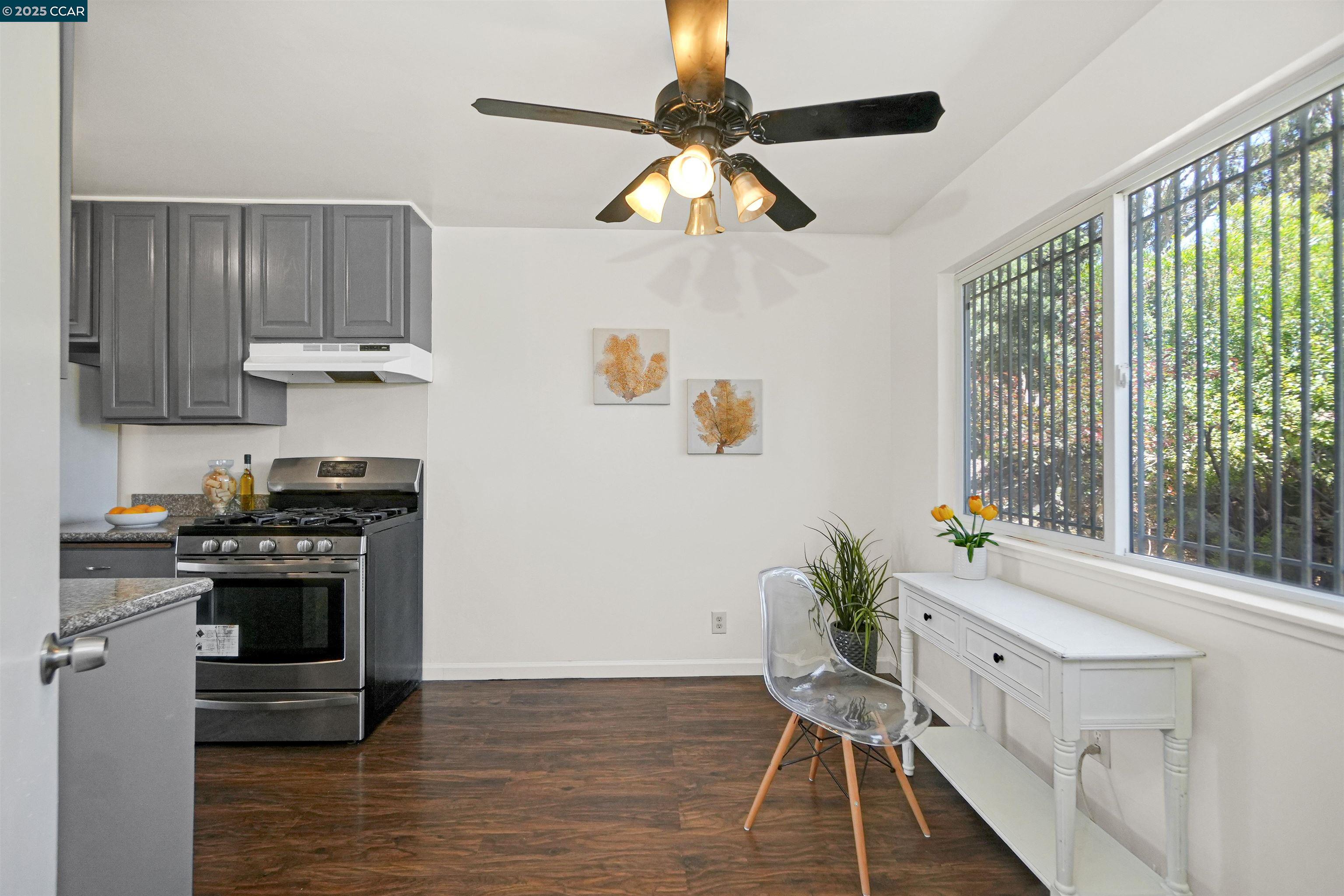 Detail Gallery Image 7 of 50 For 137 Nautilus Ct #82,  San Francisco,  CA 94124 - 3 Beds | 3 Baths