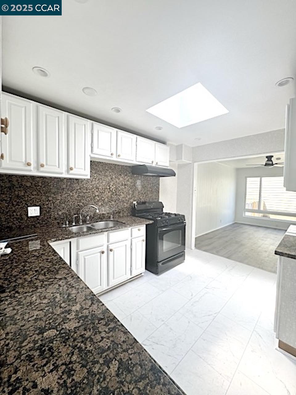 Detail Gallery Image 9 of 28 For 786 Colby St, San Francisco,  CA 94134 - 4 Beds | 2 Baths