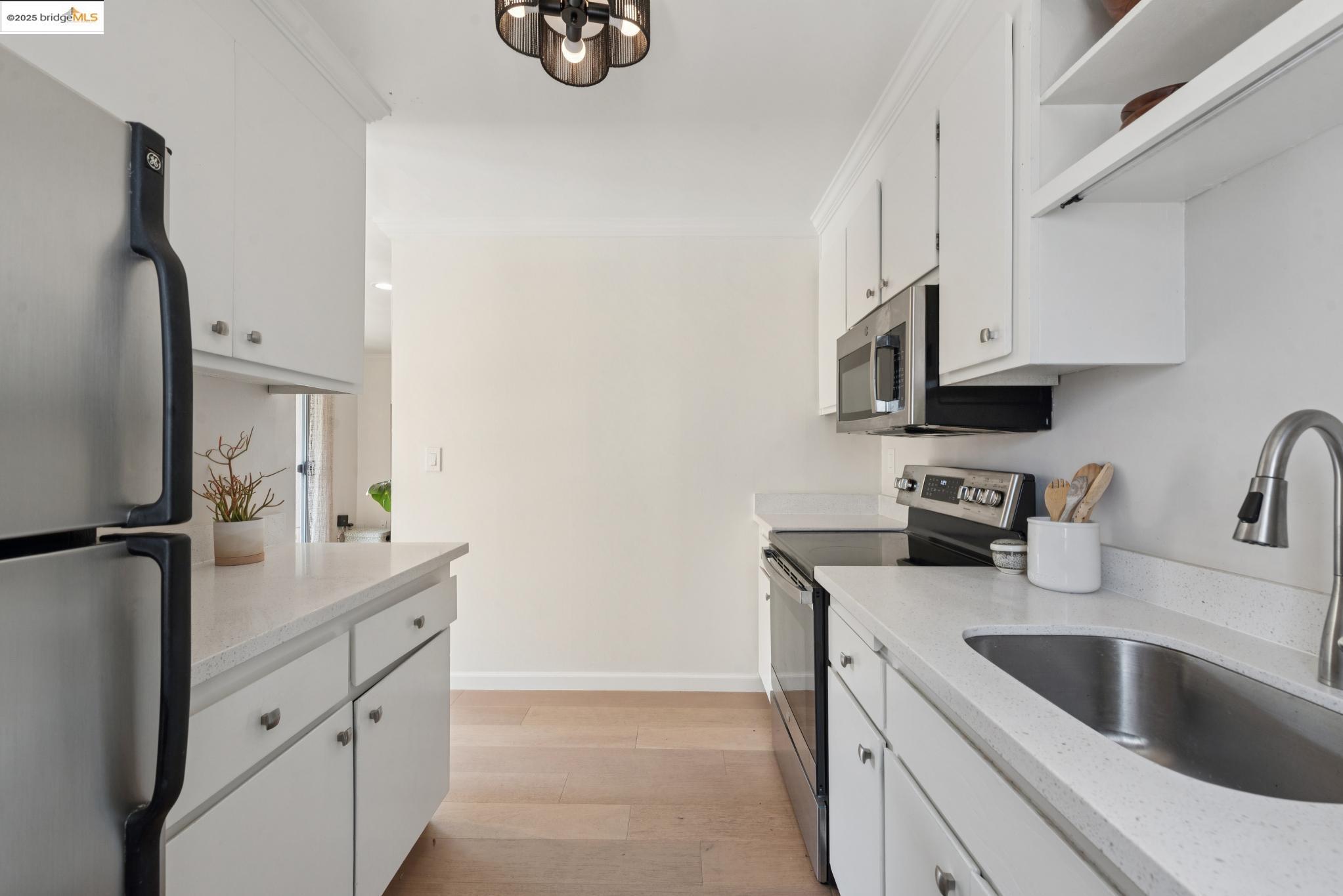 Detail Gallery Image 17 of 33 For 407 Orange St. #410,  Oakland,  CA 94610 - 1 Beds | 1 Baths