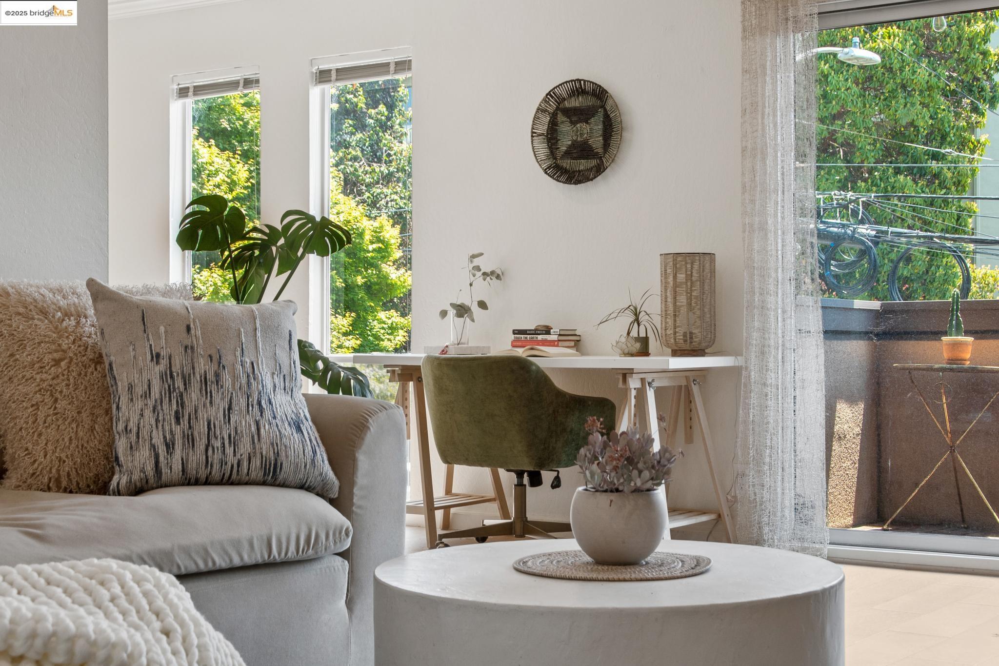 Detail Gallery Image 3 of 33 For 407 Orange St. #410,  Oakland,  CA 94610 - 1 Beds | 1 Baths