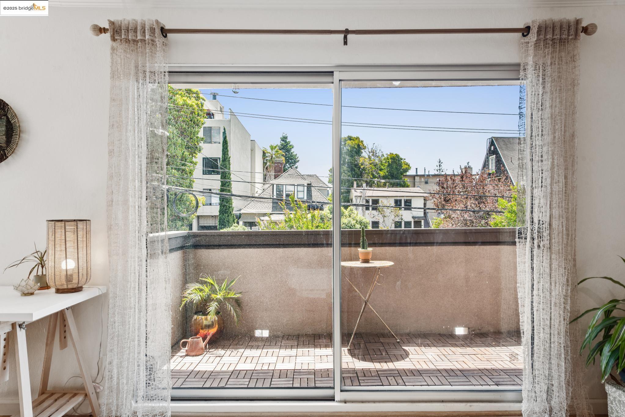 Detail Gallery Image 4 of 33 For 407 Orange St. #410,  Oakland,  CA 94610 - 1 Beds | 1 Baths