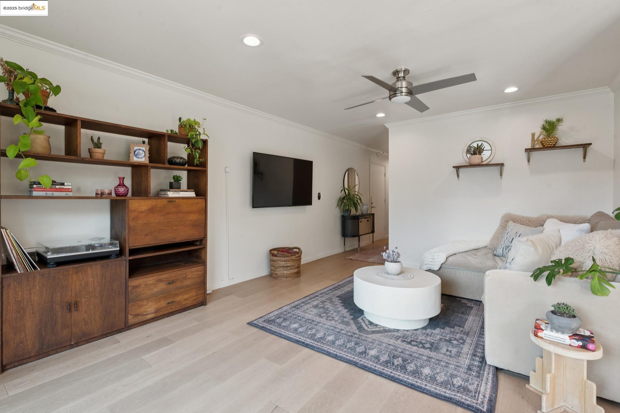 Detail Gallery Image 5 of 33 For 407 Orange St. #410,  Oakland,  CA 94610 - 1 Beds | 1 Baths