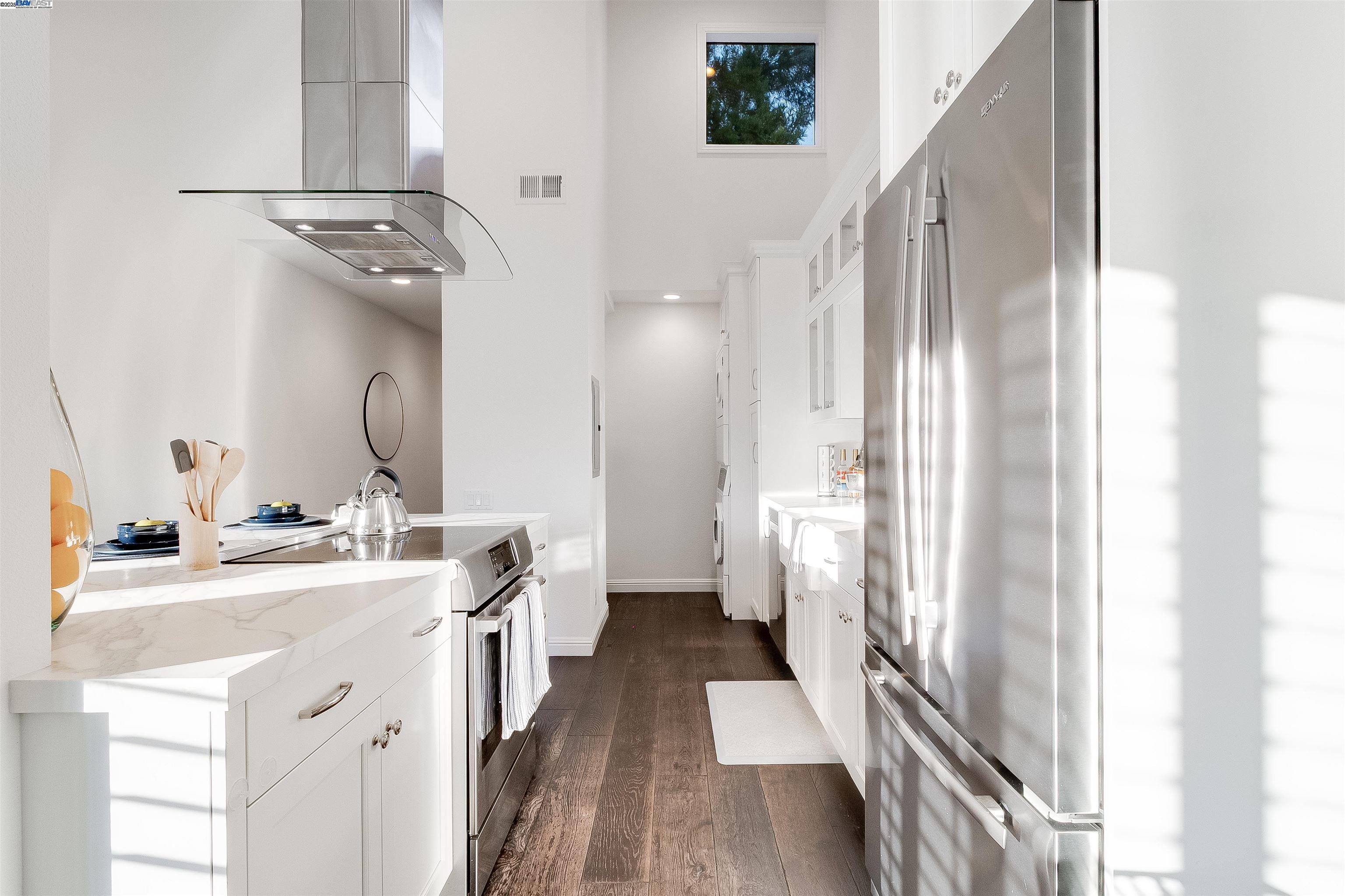 Detail Gallery Image 13 of 38 For 3387 Brittan Ave #9,  San Carlos,  CA 94070 - 3 Beds | 2 Baths