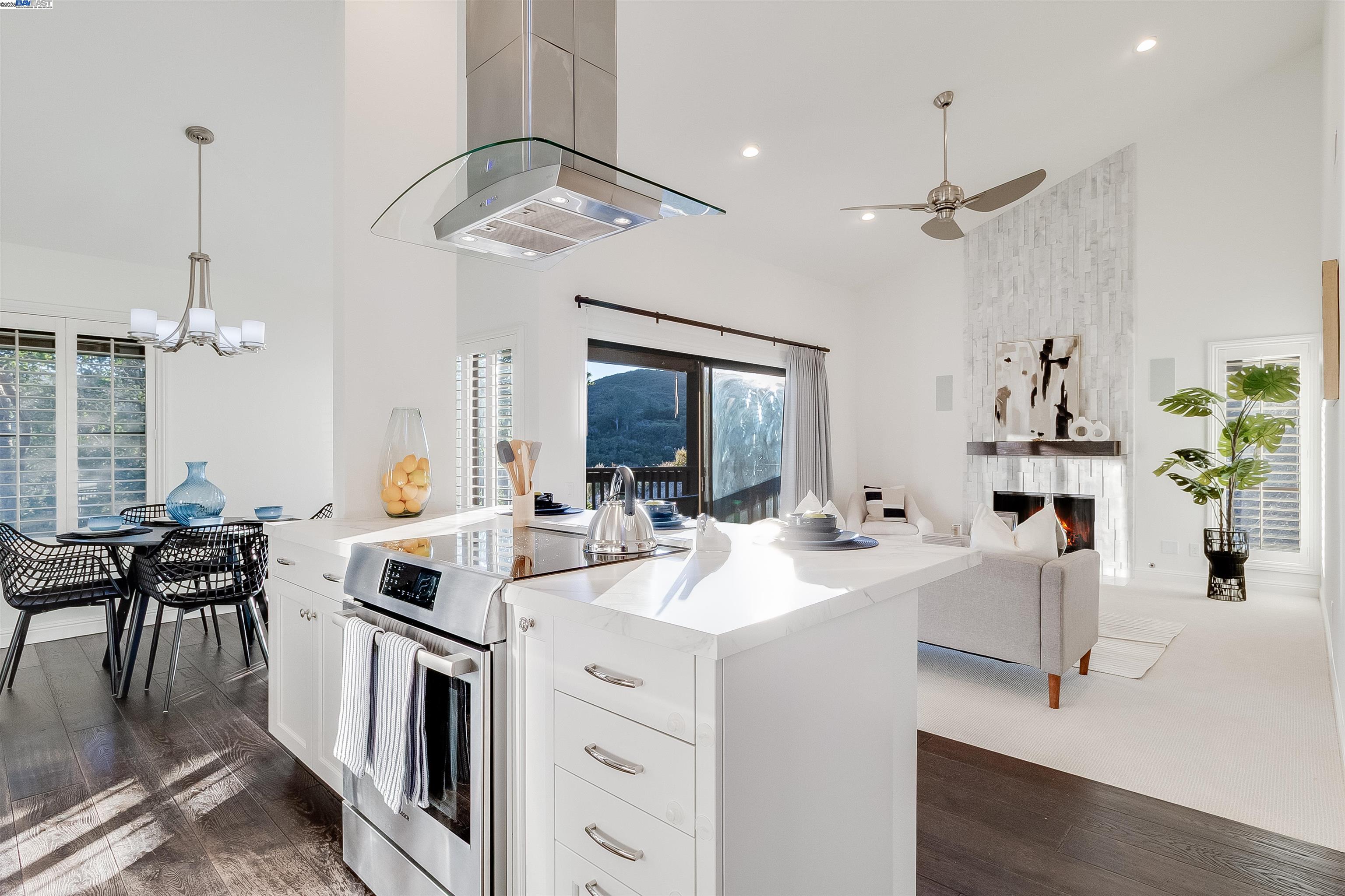Detail Gallery Image 15 of 38 For 3387 Brittan Ave #9,  San Carlos,  CA 94070 - 3 Beds | 2 Baths