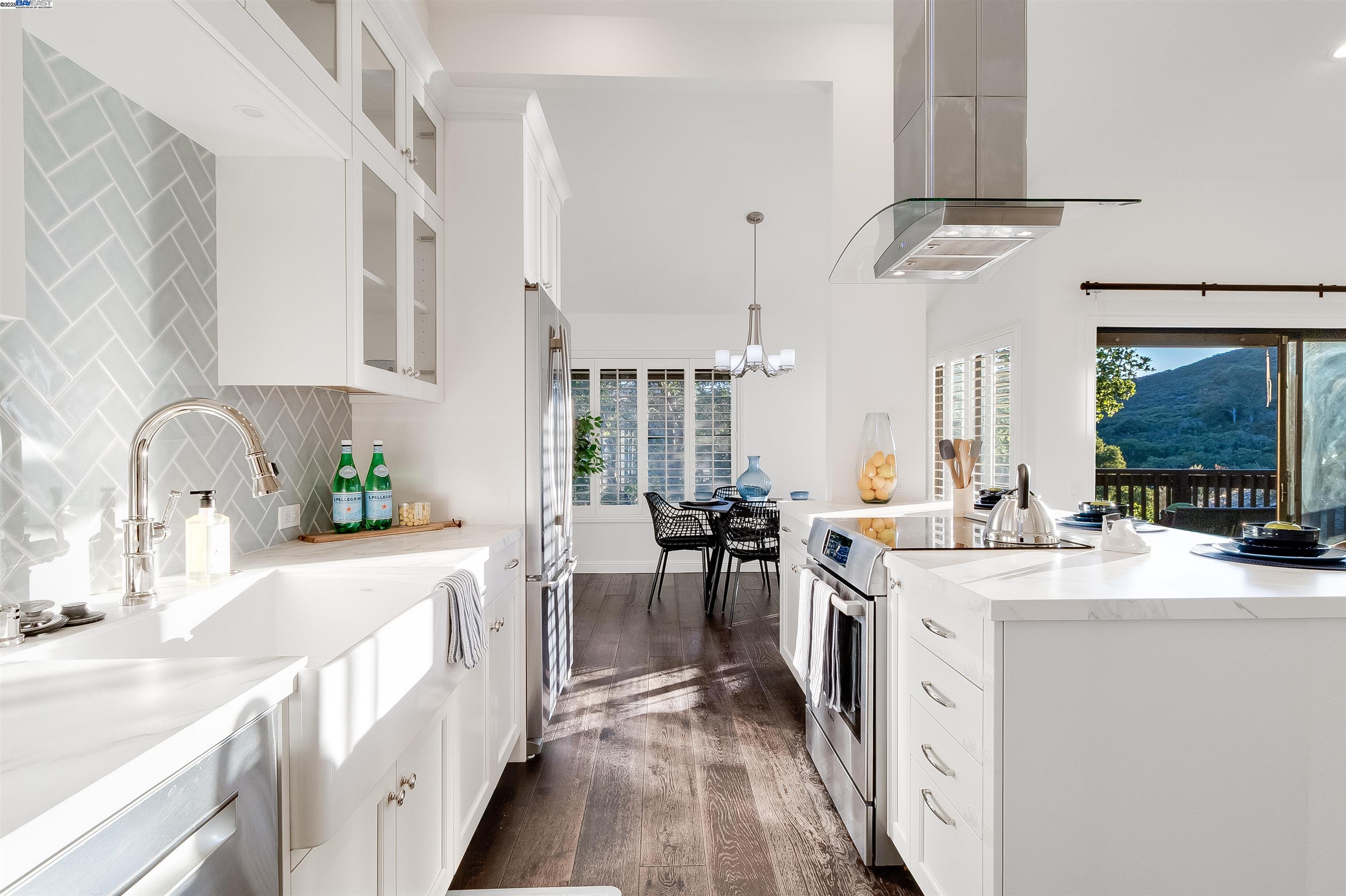 Detail Gallery Image 16 of 38 For 3387 Brittan Ave #9,  San Carlos,  CA 94070 - 3 Beds | 2 Baths