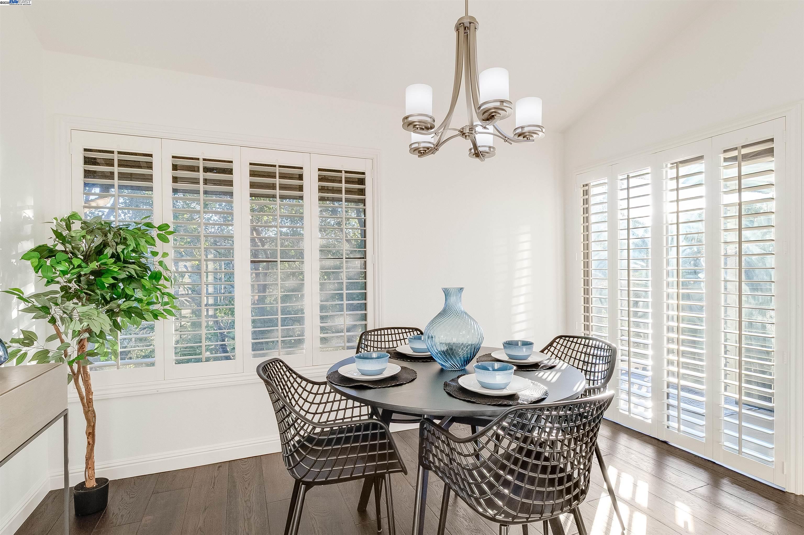 Detail Gallery Image 18 of 38 For 3387 Brittan Ave #9,  San Carlos,  CA 94070 - 3 Beds | 2 Baths