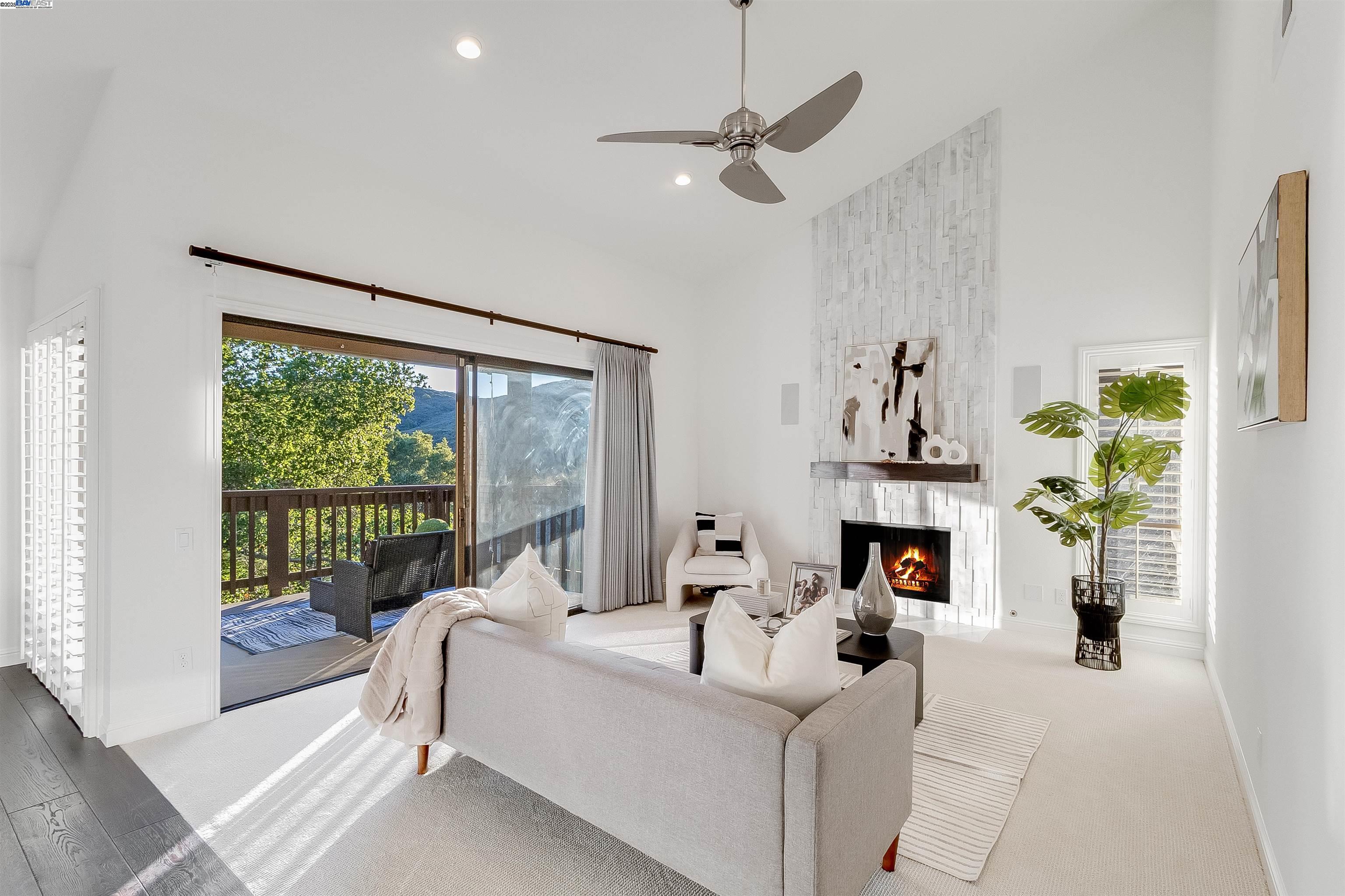Detail Gallery Image 5 of 38 For 3387 Brittan Ave #9,  San Carlos,  CA 94070 - 3 Beds | 2 Baths