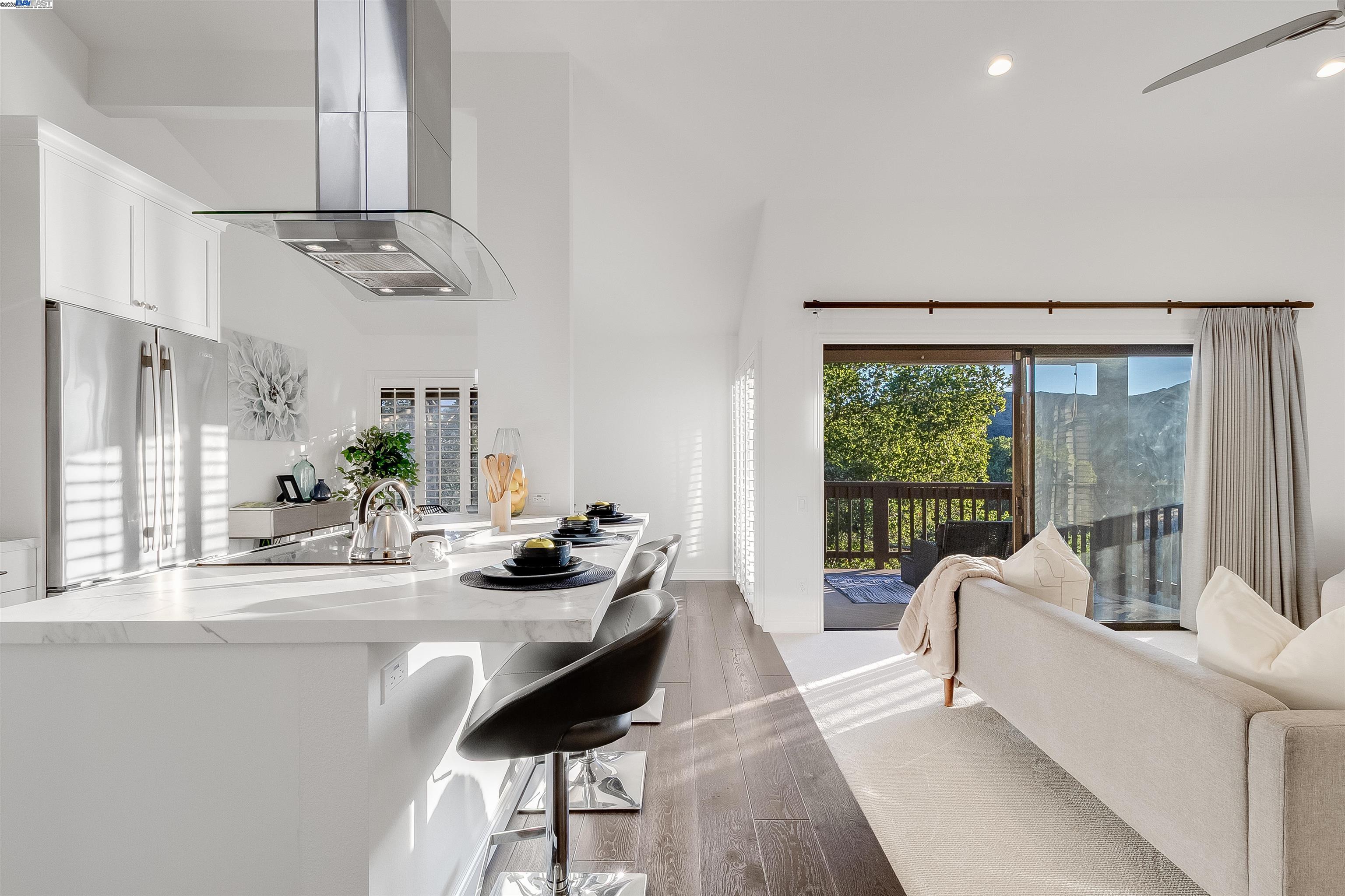 Detail Gallery Image 6 of 38 For 3387 Brittan Ave #9,  San Carlos,  CA 94070 - 3 Beds | 2 Baths