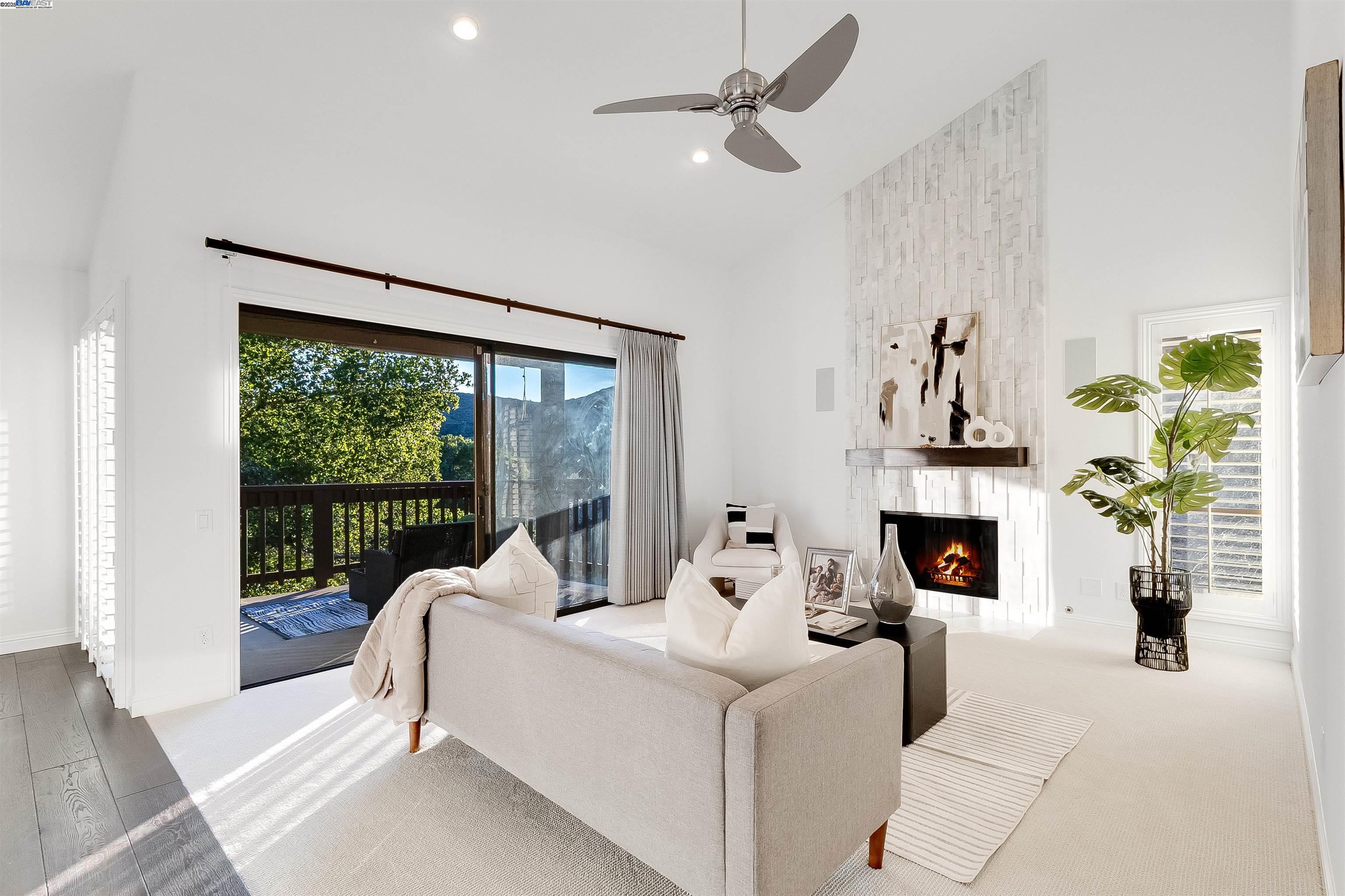 Detail Gallery Image 7 of 38 For 3387 Brittan Ave #9,  San Carlos,  CA 94070 - 3 Beds | 2 Baths
