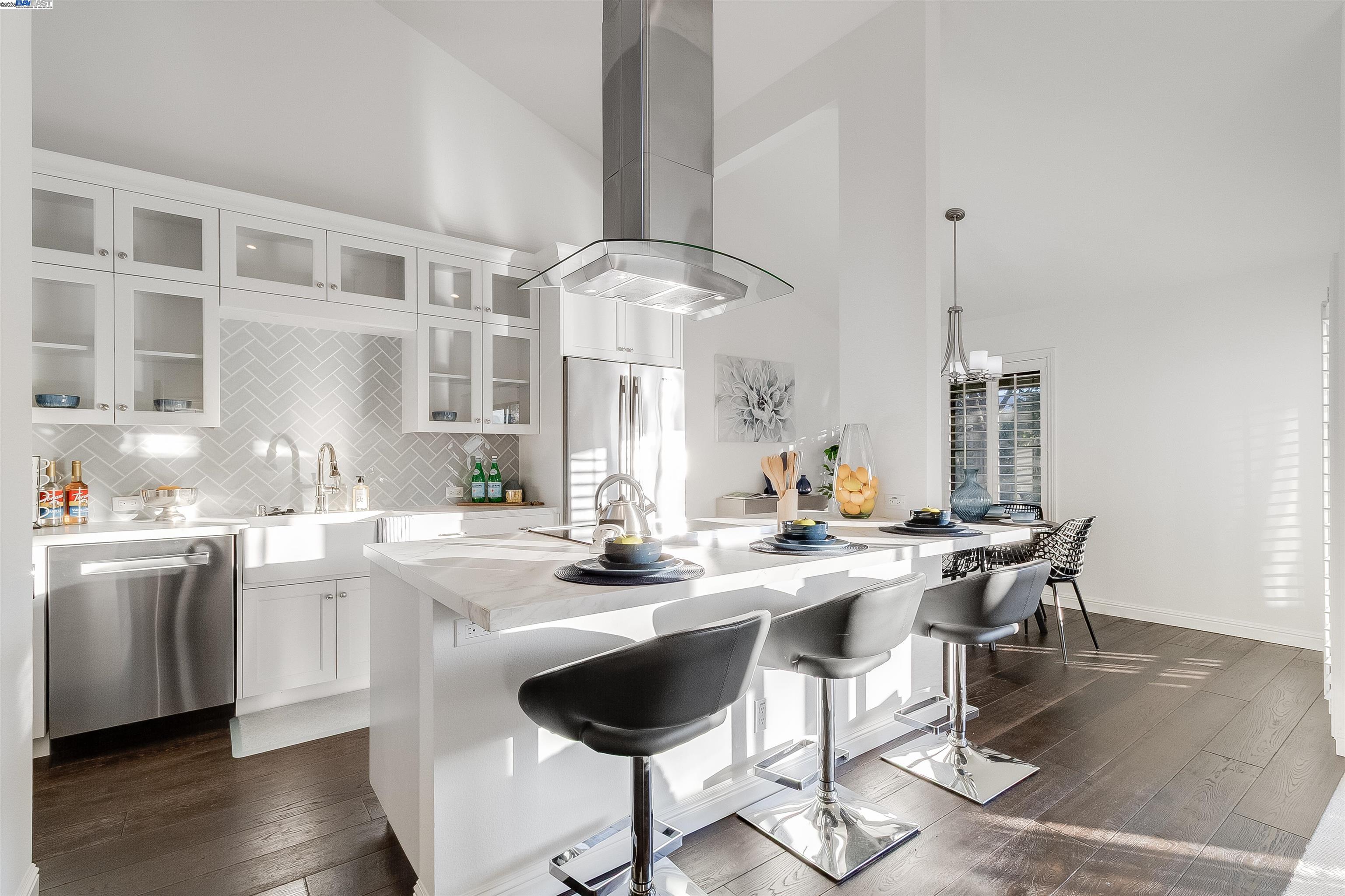 Detail Gallery Image 8 of 38 For 3387 Brittan Ave #9,  San Carlos,  CA 94070 - 3 Beds | 2 Baths