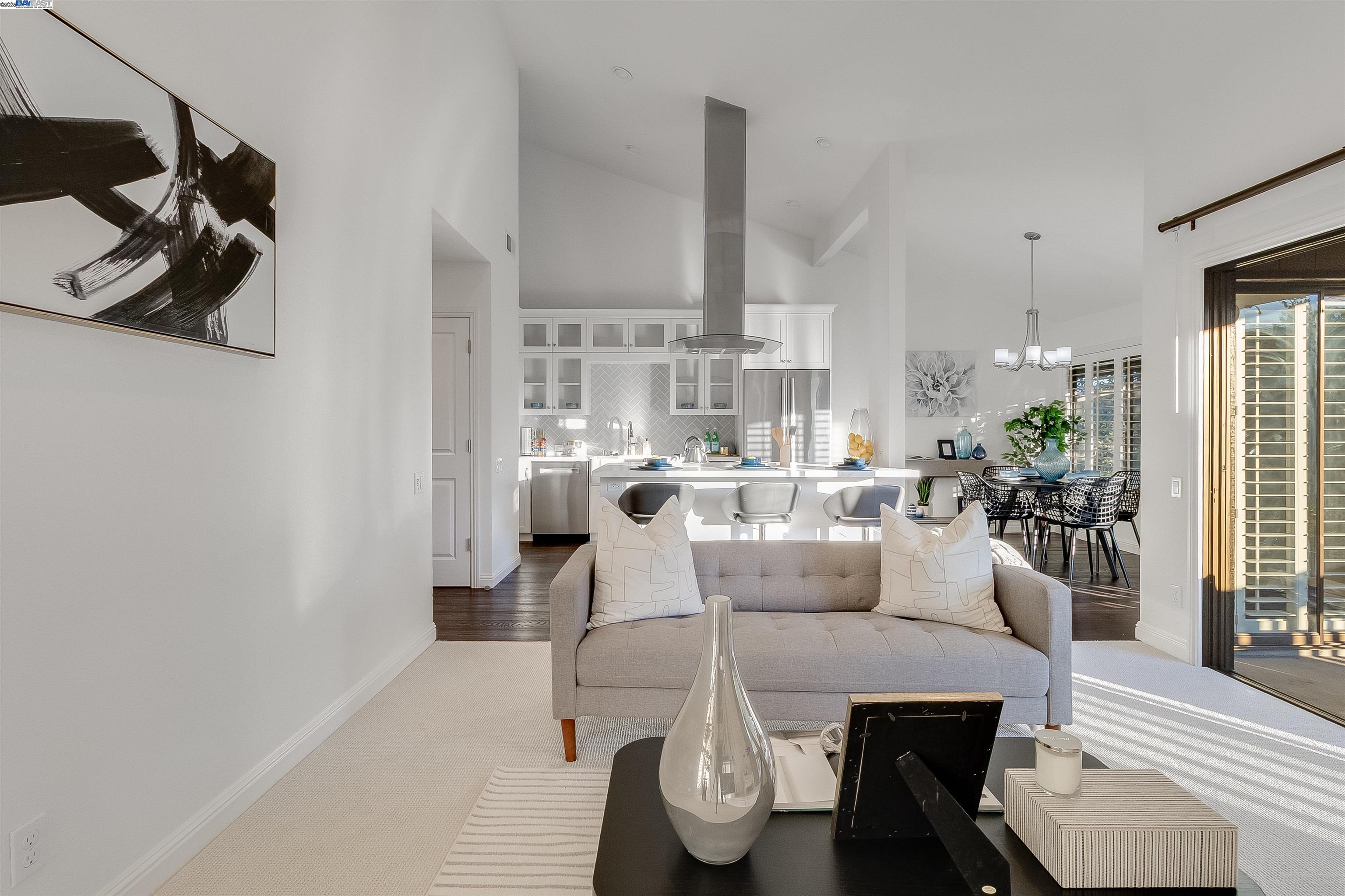Detail Gallery Image 9 of 38 For 3387 Brittan Ave #9,  San Carlos,  CA 94070 - 3 Beds | 2 Baths
