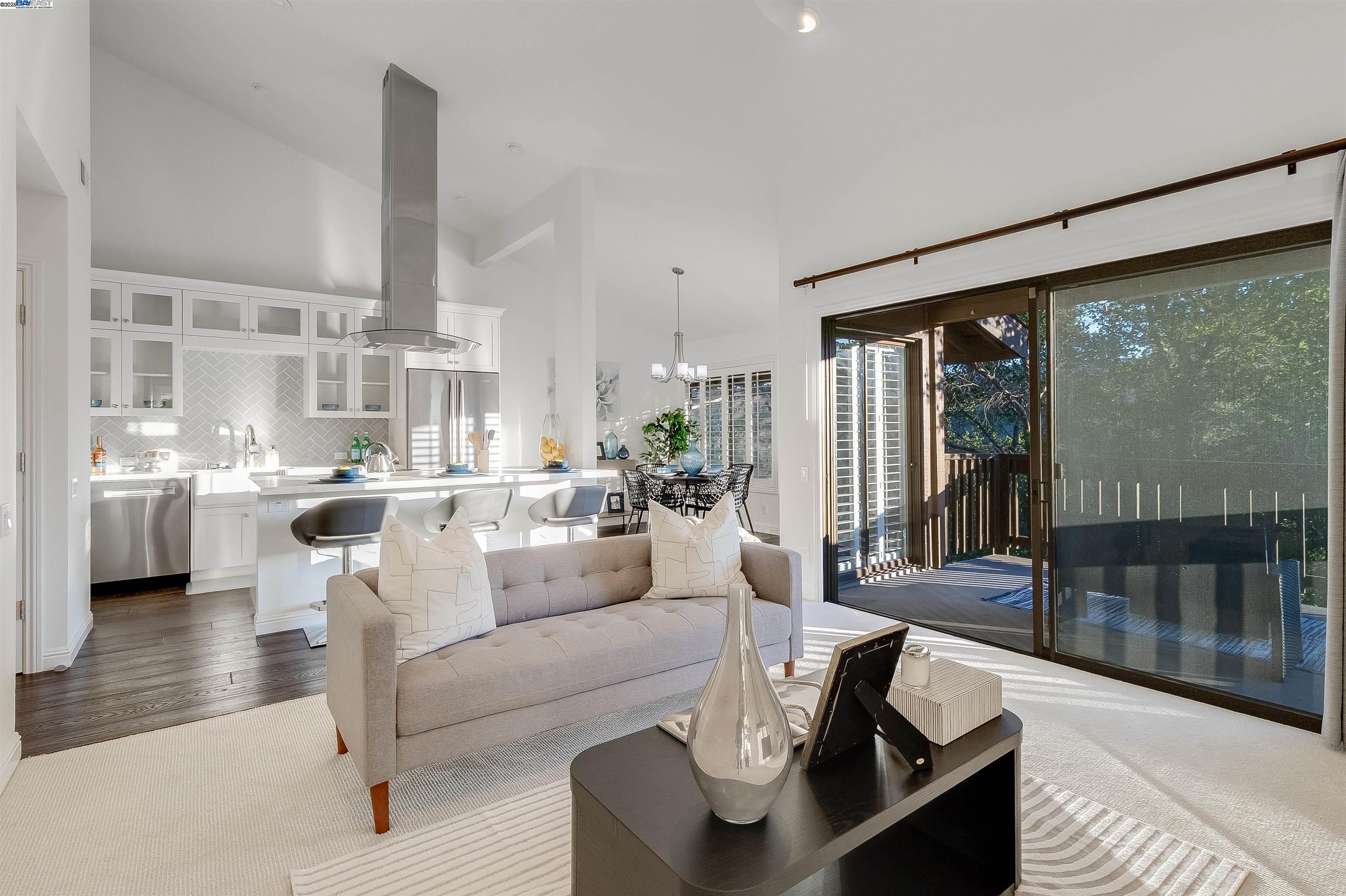 Detail Gallery Image 10 of 38 For 3387 Brittan Ave #9,  San Carlos,  CA 94070 - 3 Beds | 2 Baths