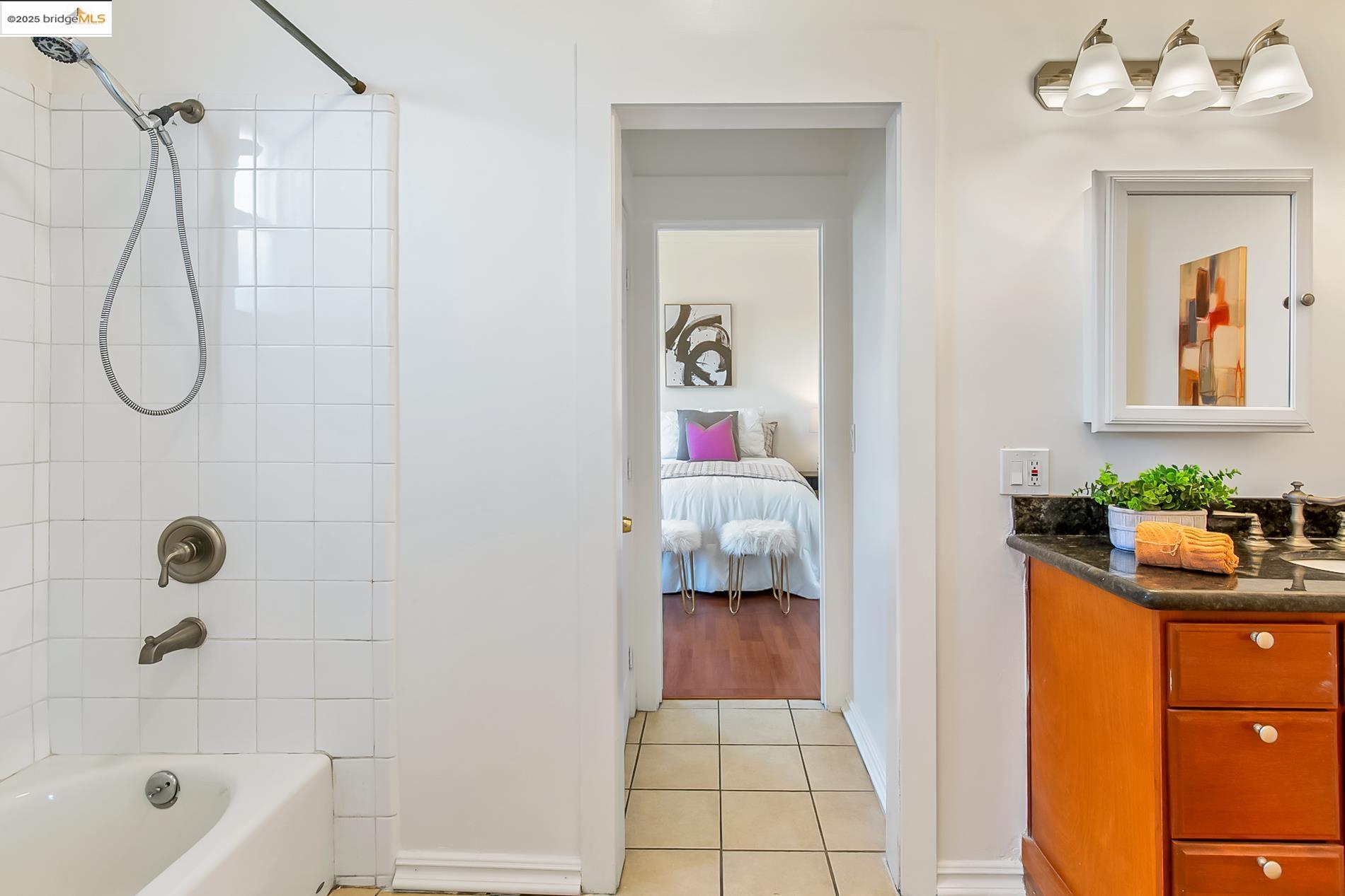 Detail Gallery Image 15 of 26 For 660 24th St, Oakland,  CA 94612 - – Beds | – Baths