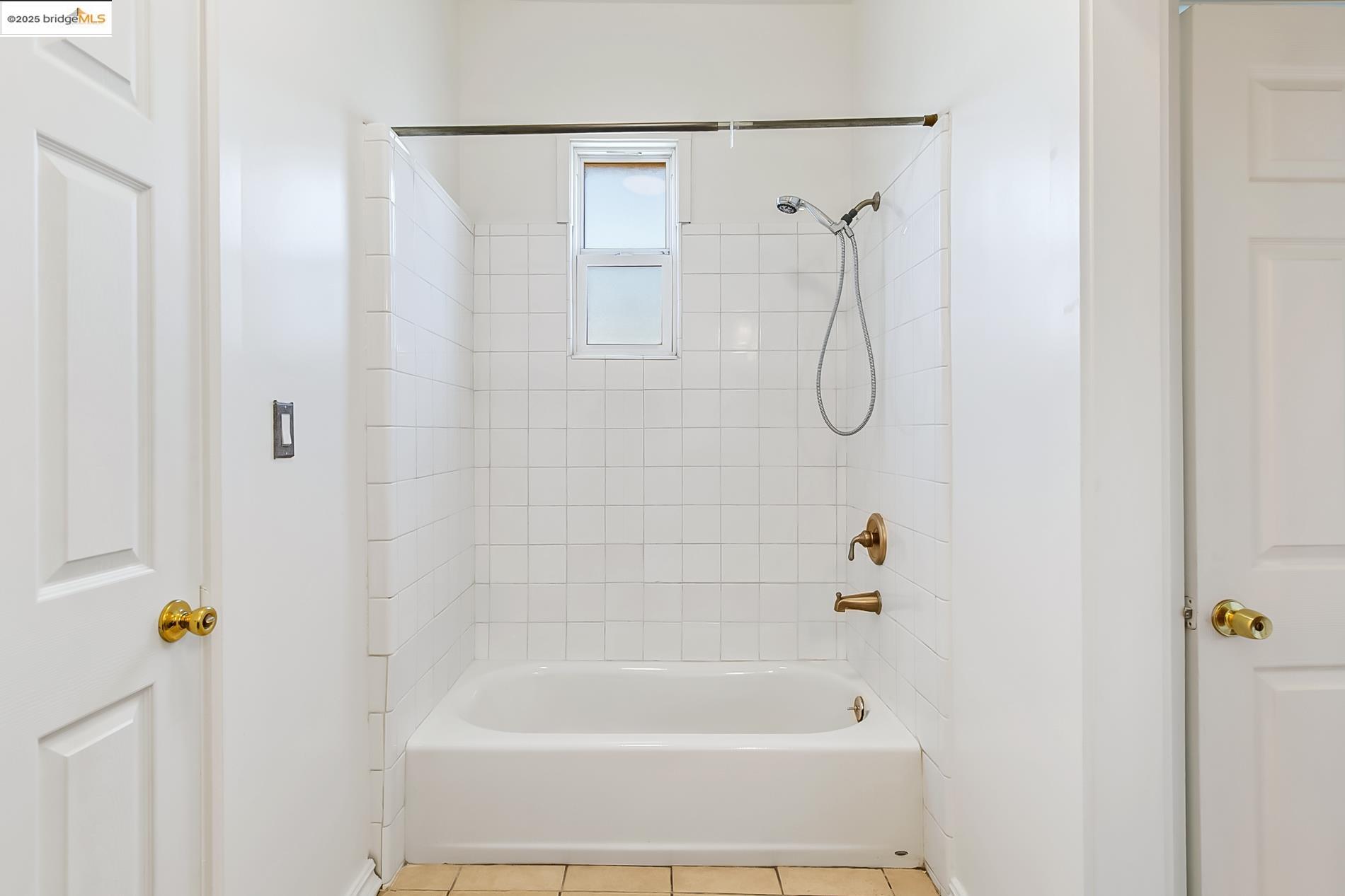 Detail Gallery Image 16 of 26 For 660 24th St, Oakland,  CA 94612 - – Beds | – Baths
