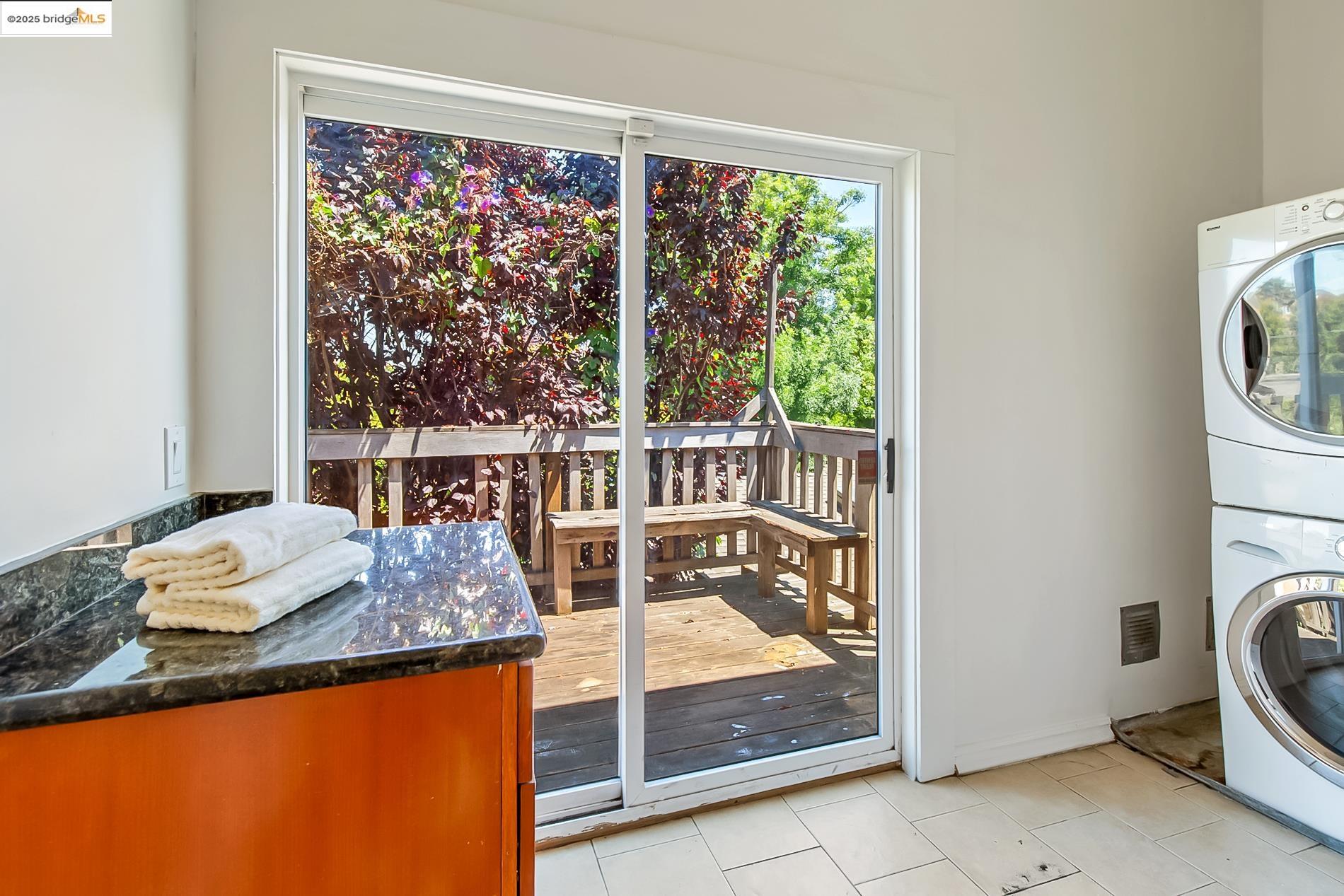 Detail Gallery Image 18 of 26 For 660 24th St, Oakland,  CA 94612 - – Beds | – Baths