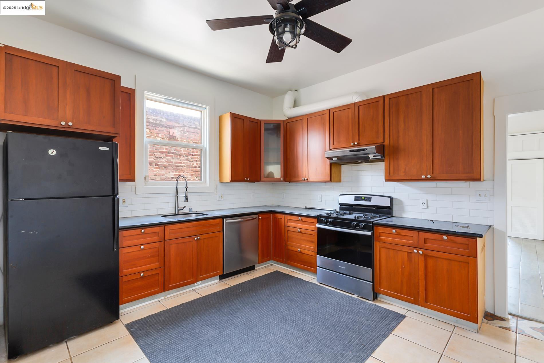 Detail Gallery Image 23 of 26 For 660 24th St, Oakland,  CA 94612 - – Beds | – Baths
