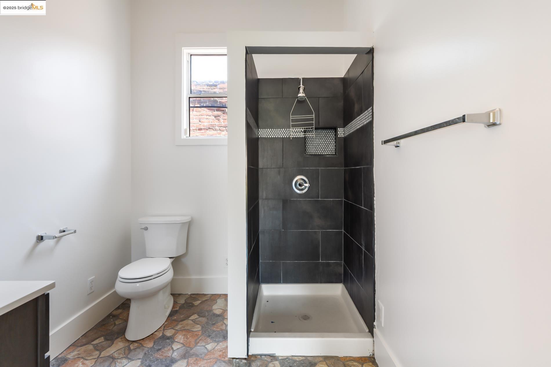 Detail Gallery Image 25 of 26 For 660 24th St, Oakland,  CA 94612 - – Beds | – Baths