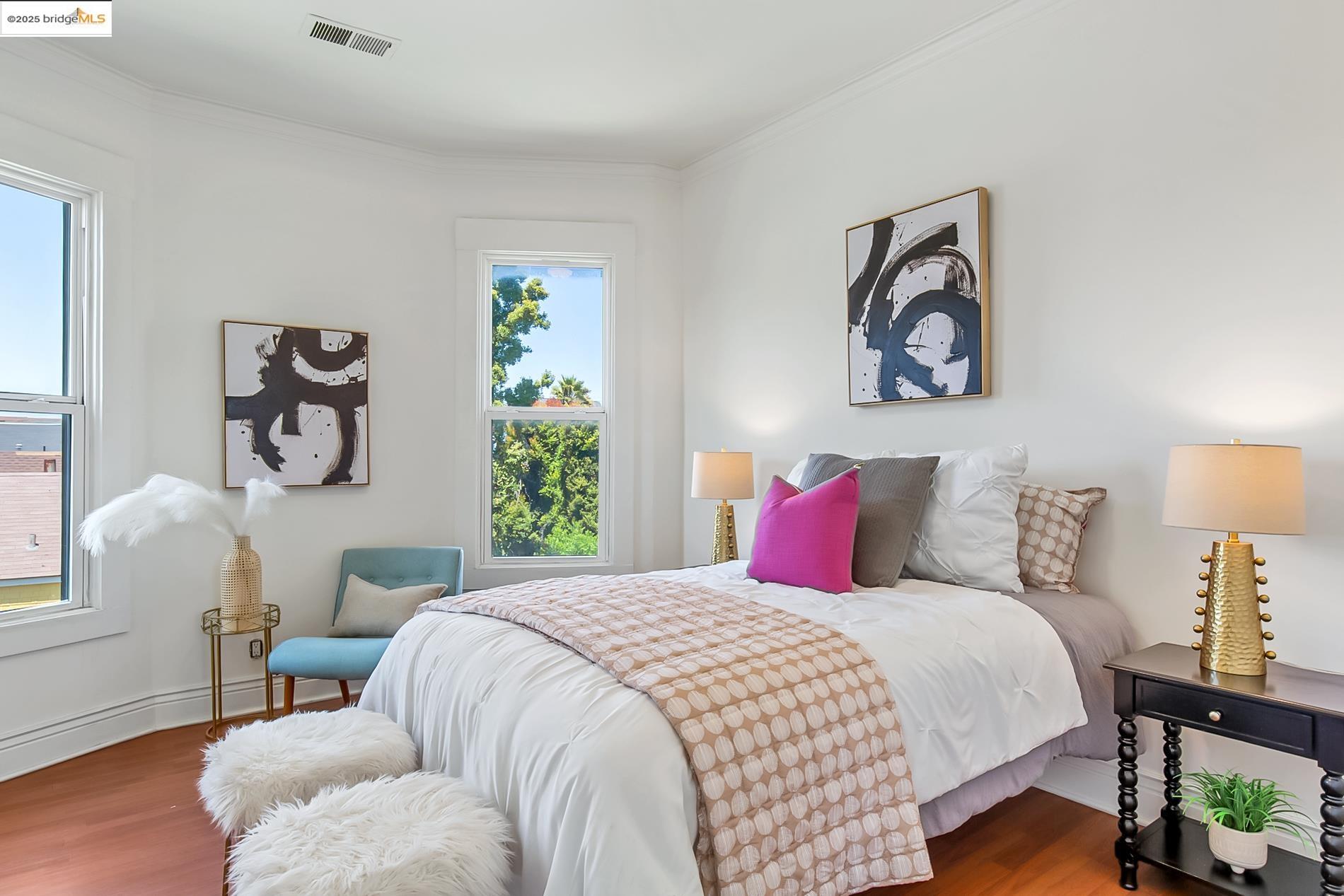 Detail Gallery Image 7 of 26 For 660 24th St, Oakland,  CA 94612 - – Beds | – Baths