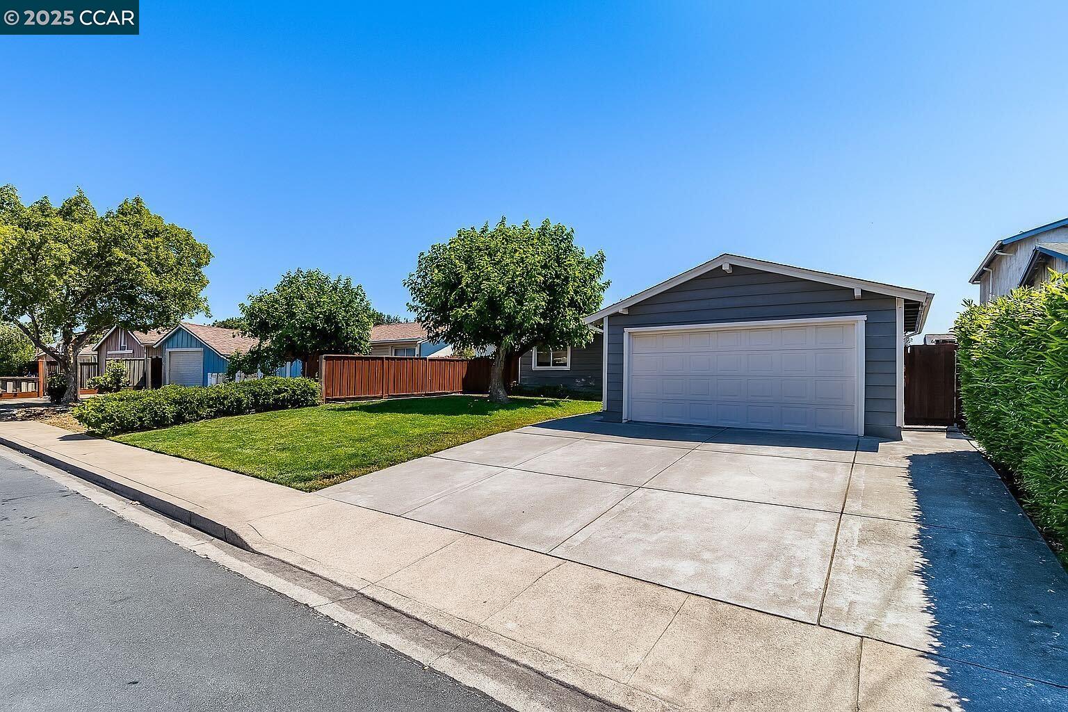 Detail Gallery Image 3 of 55 For 3570 Dumbarton St, Concord,  CA 94519 - 4 Beds | 2 Baths