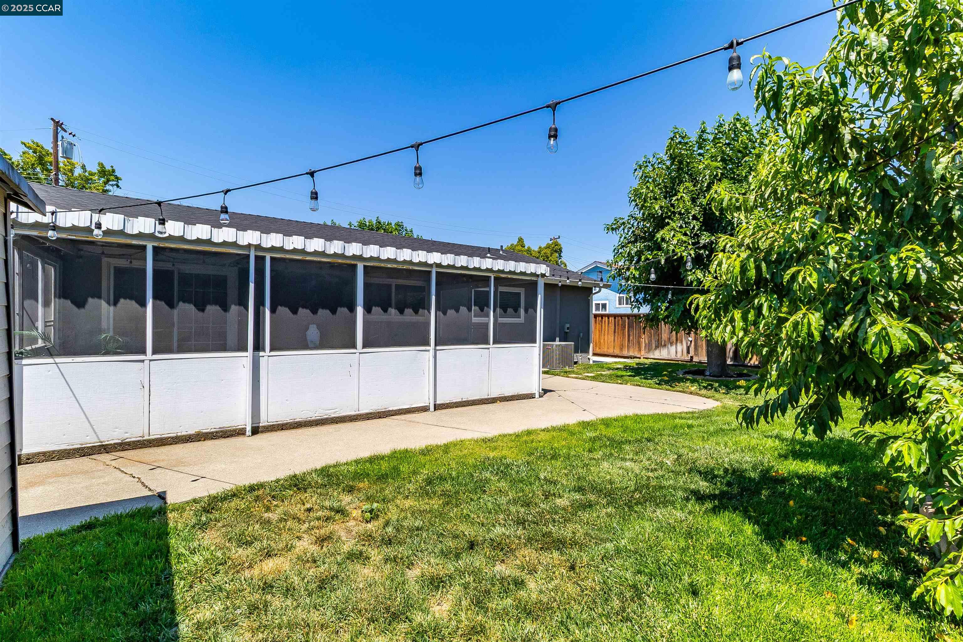 Detail Gallery Image 48 of 55 For 3570 Dumbarton St, Concord,  CA 94519 - 4 Beds | 2 Baths