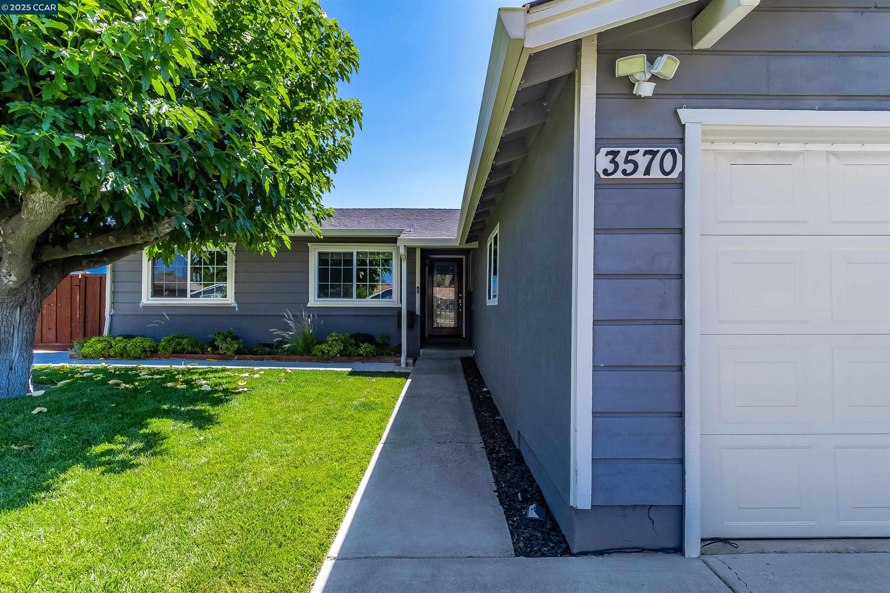 Detail Gallery Image 6 of 55 For 3570 Dumbarton St, Concord,  CA 94519 - 4 Beds | 2 Baths