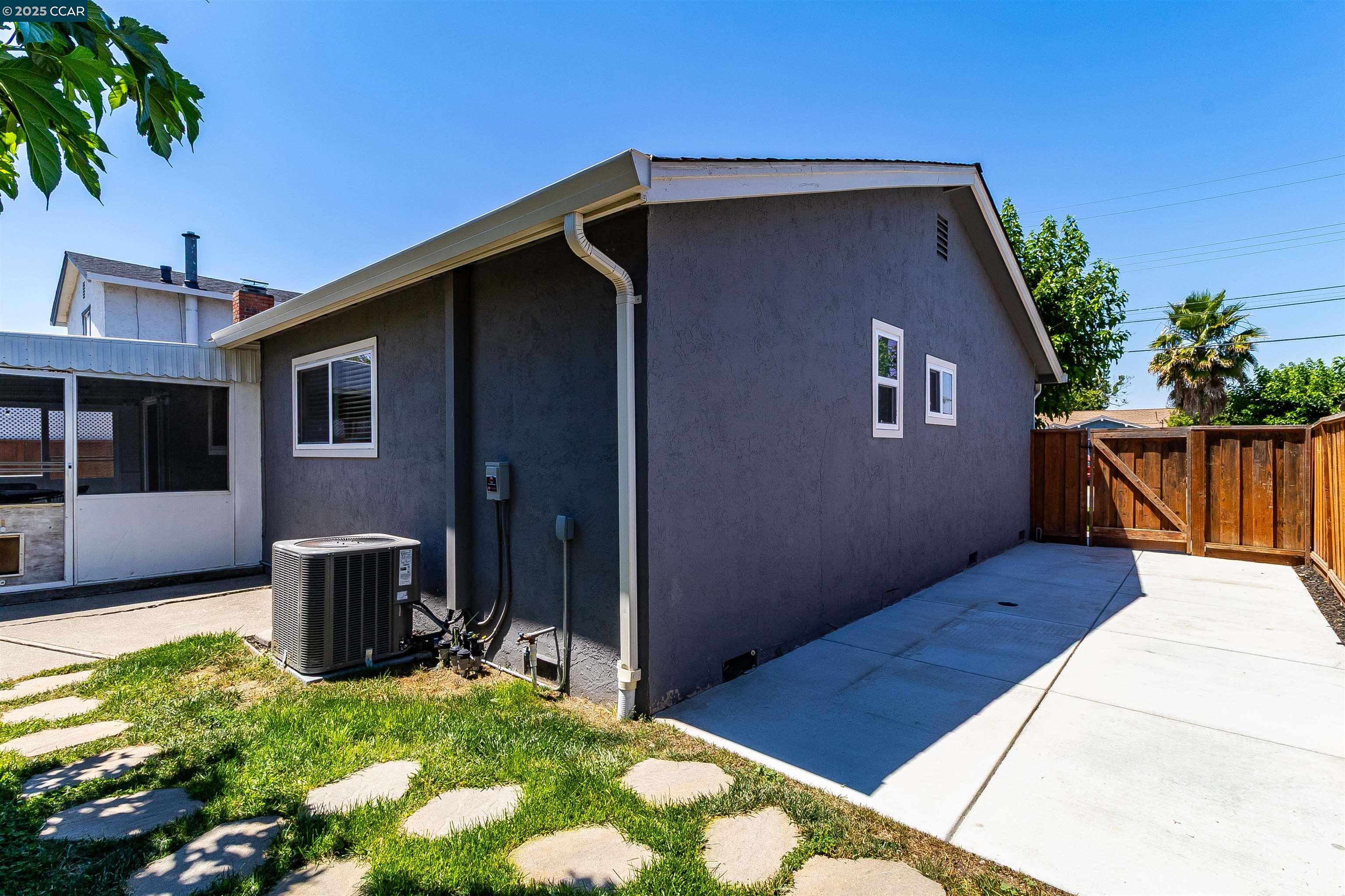 Detail Gallery Image 55 of 55 For 3570 Dumbarton St, Concord,  CA 94519 - 4 Beds | 2 Baths