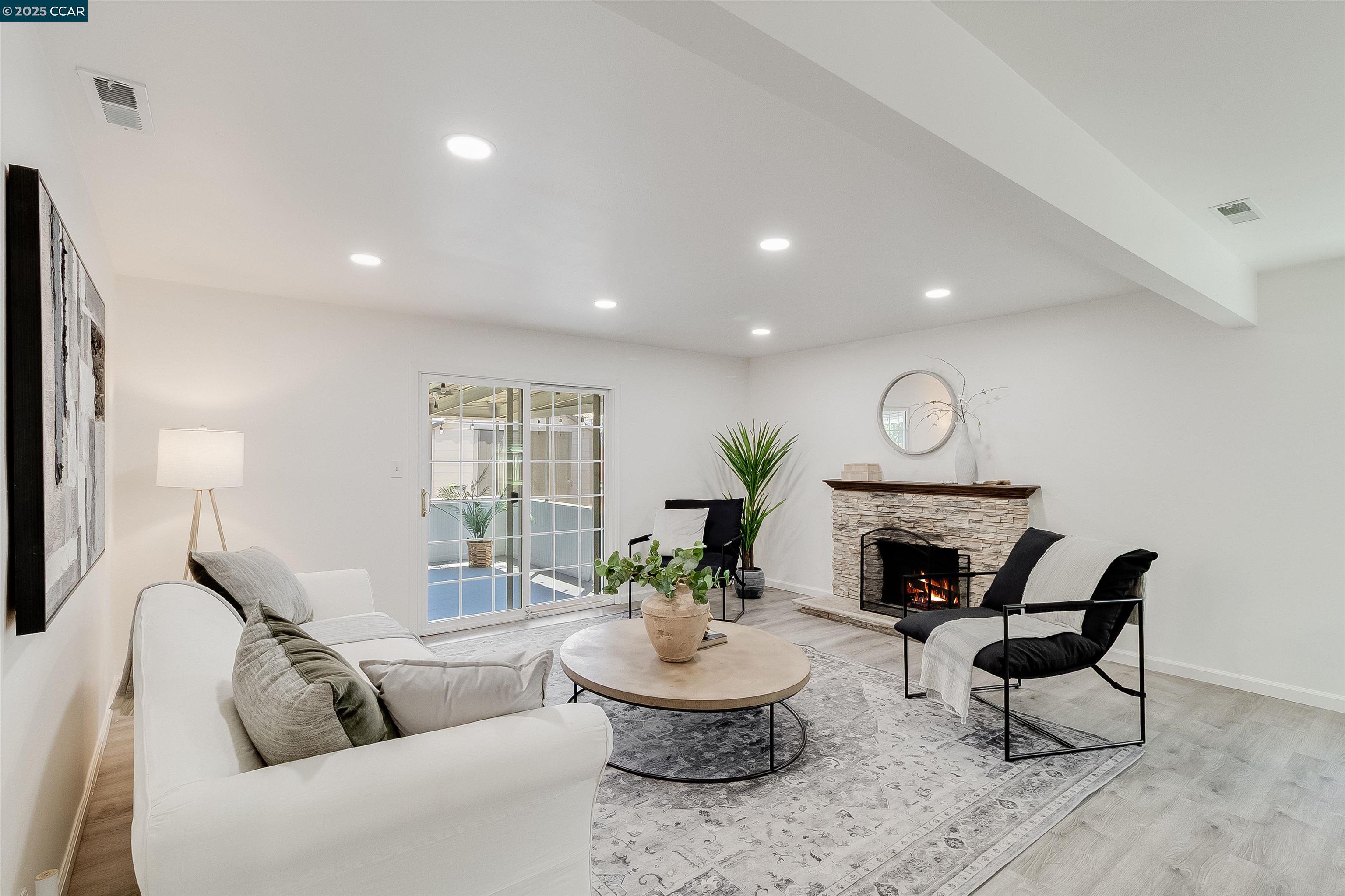 Detail Gallery Image 10 of 55 For 3570 Dumbarton St, Concord,  CA 94519 - 4 Beds | 2 Baths