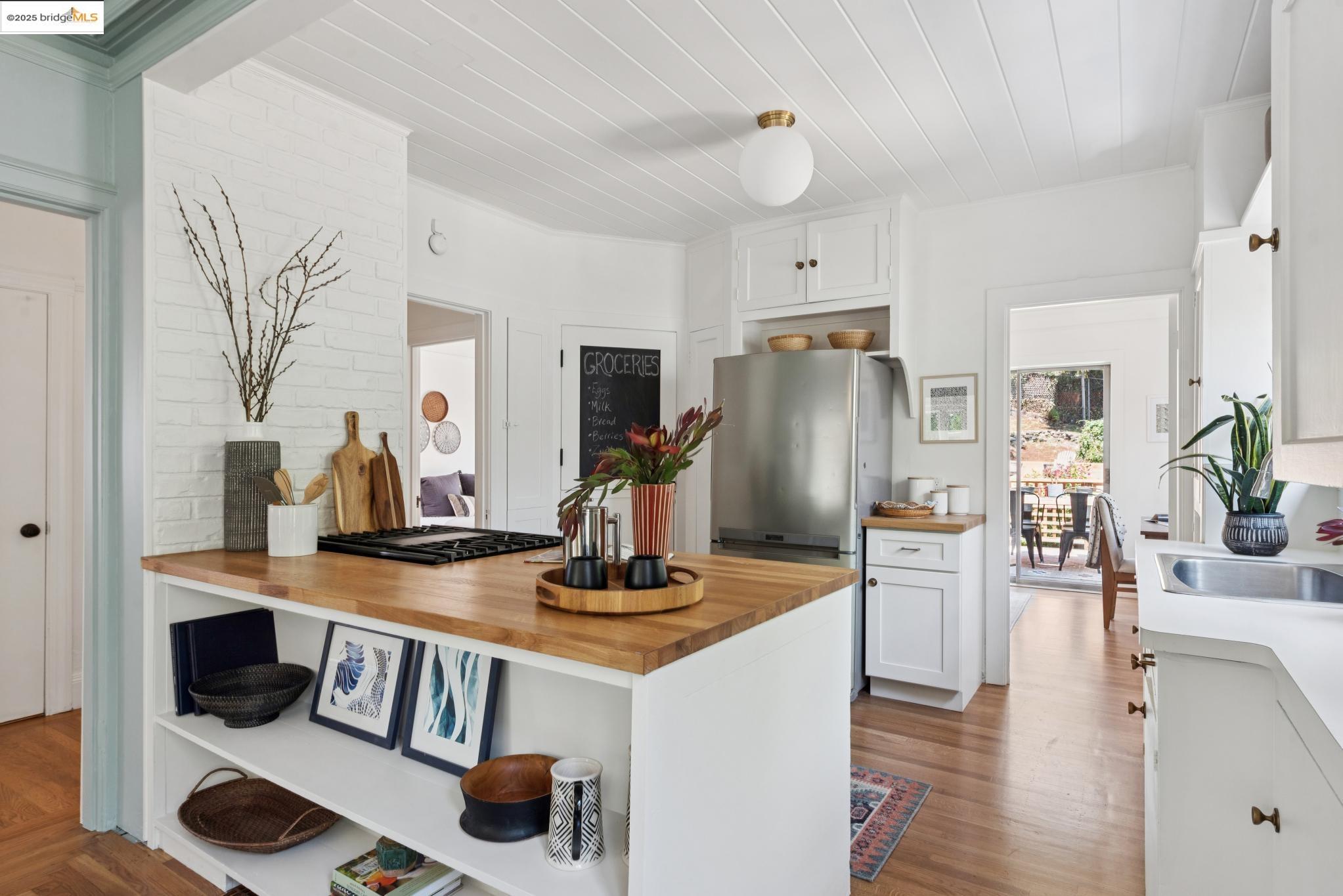 1189 Sutter St, Berkeley, California 94707, 3 Bedrooms Bedrooms, 5 Rooms Rooms,1 BathroomBathrooms,Residential,For Sale,1189 Sutter St,41104941