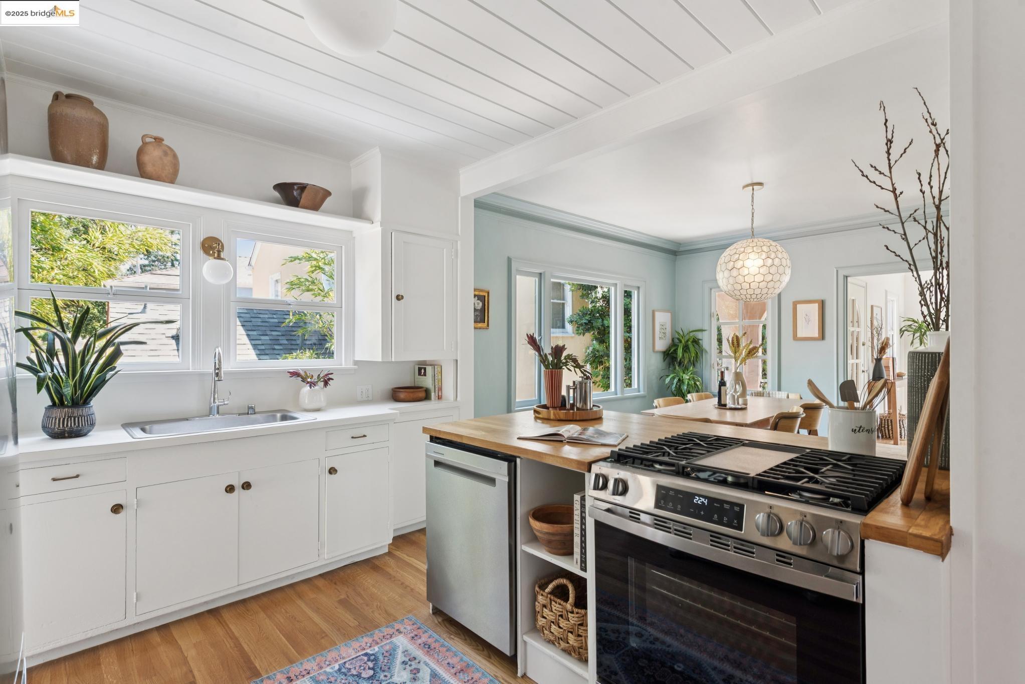 1189 Sutter St, Berkeley, California 94707, 3 Bedrooms Bedrooms, 5 Rooms Rooms,1 BathroomBathrooms,Residential,For Sale,1189 Sutter St,41104941