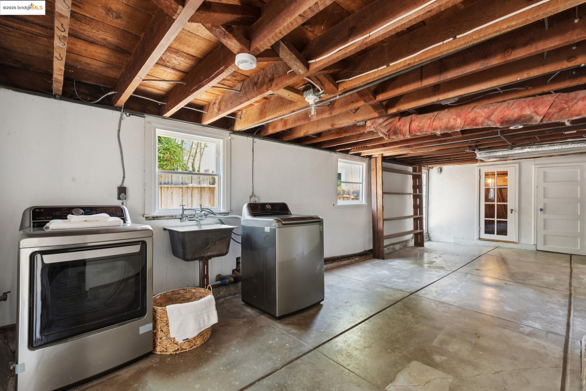 1189 Sutter St, Berkeley, California 94707, 3 Bedrooms Bedrooms, 5 Rooms Rooms,1 BathroomBathrooms,Residential,For Sale,1189 Sutter St,41104941